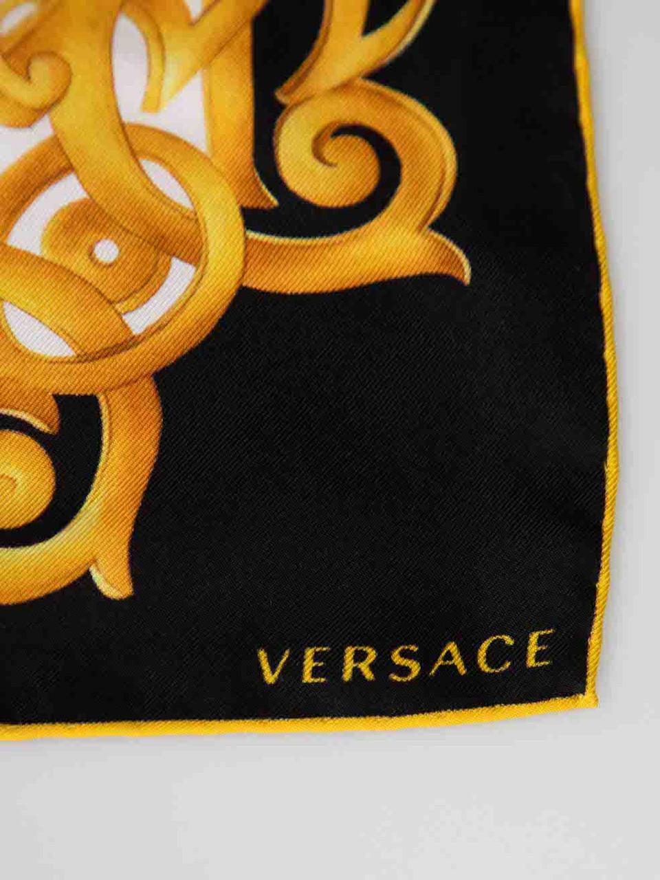 Bandana en soie imprimé Barocco de Versace en vente 1