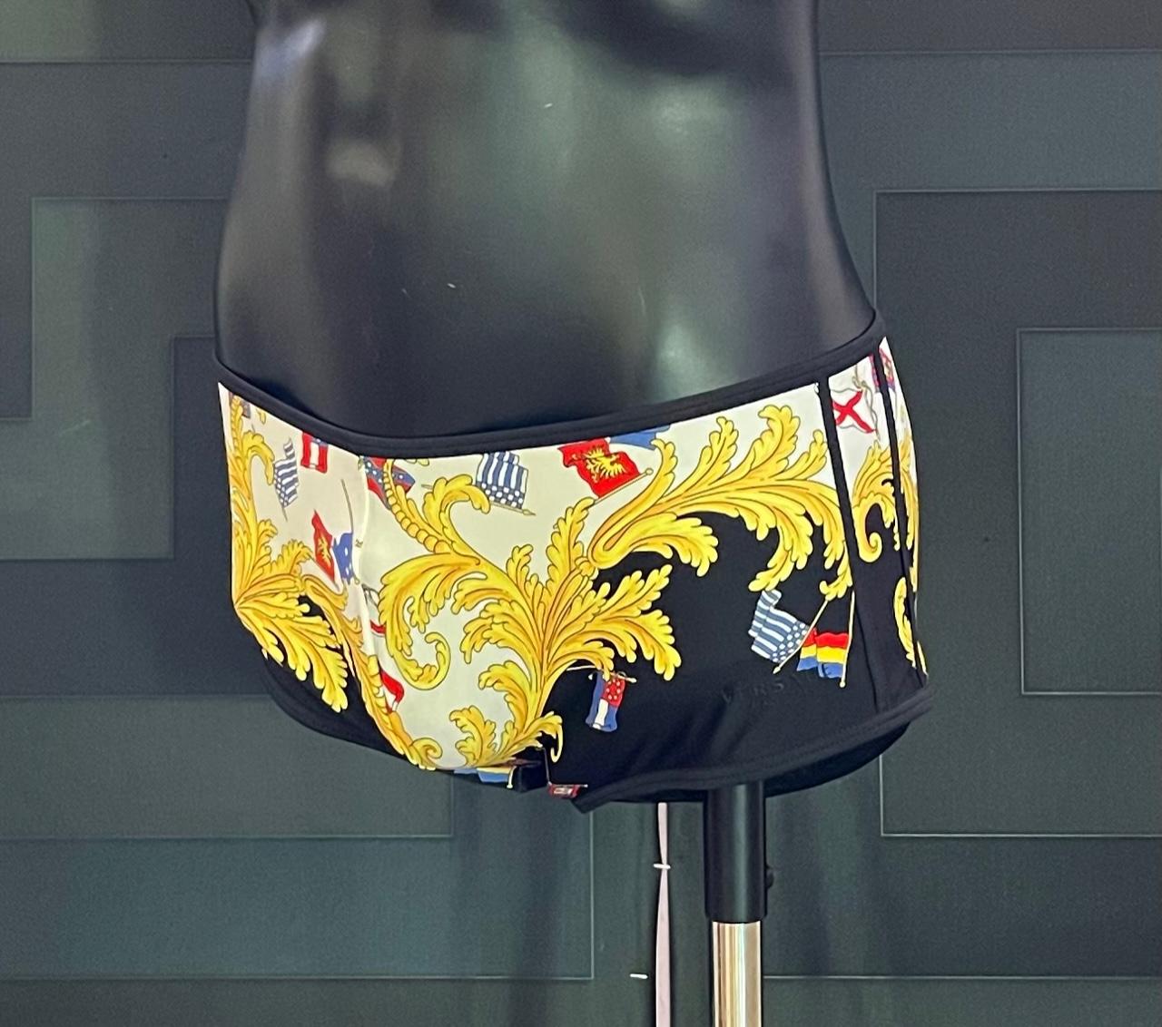 VERSACE

Baroque Swimming Trunks

Content: 100%polyamide 

Size: 5

Made in Italy

Brand new, with tags!

       PLEASE VISIT OUR STORE FOR MORE GREAT ITEMS


