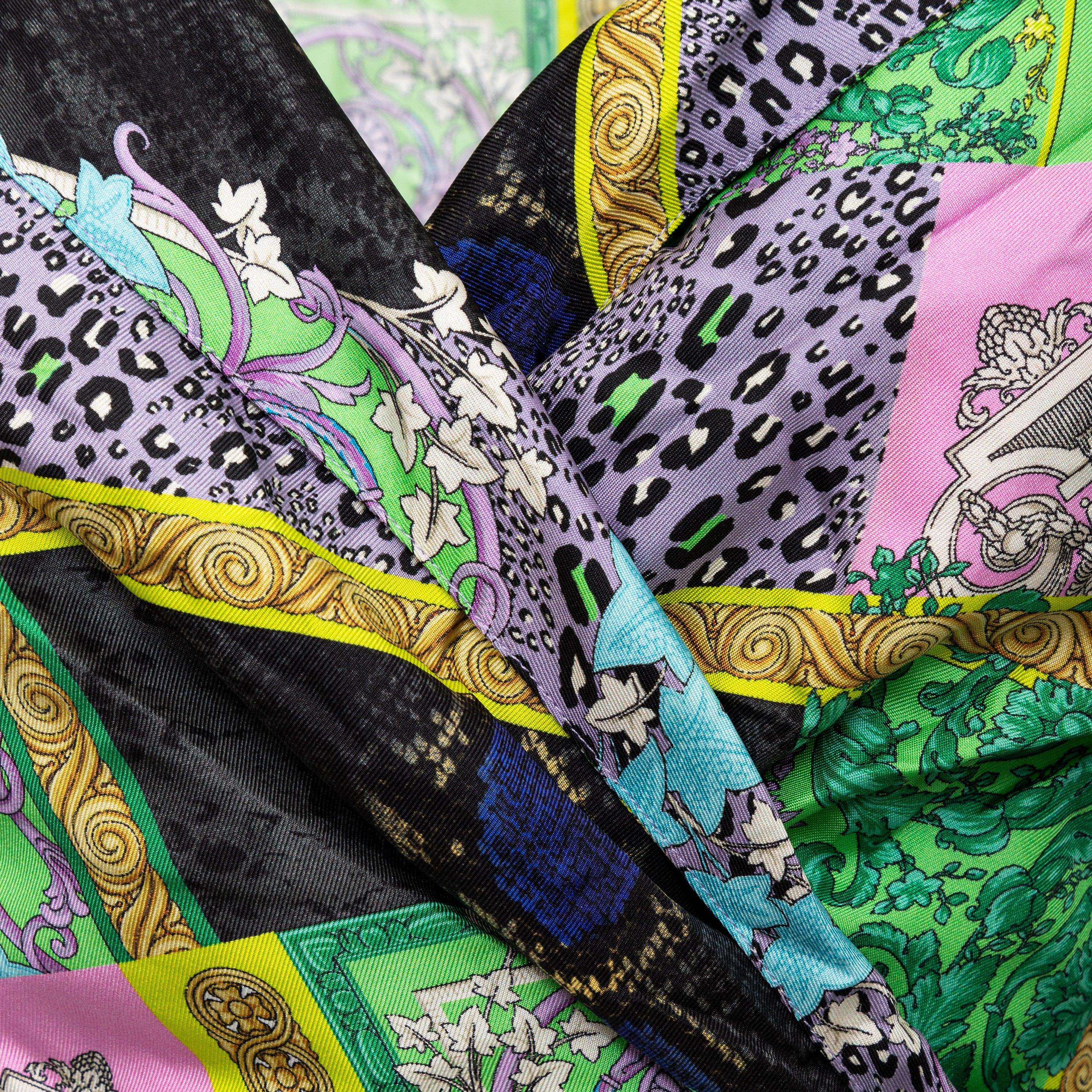 Versace Barockes Wickelhemd mit Druck - '10er Jahre im Zustand „Hervorragend“ im Angebot in Milano, IT