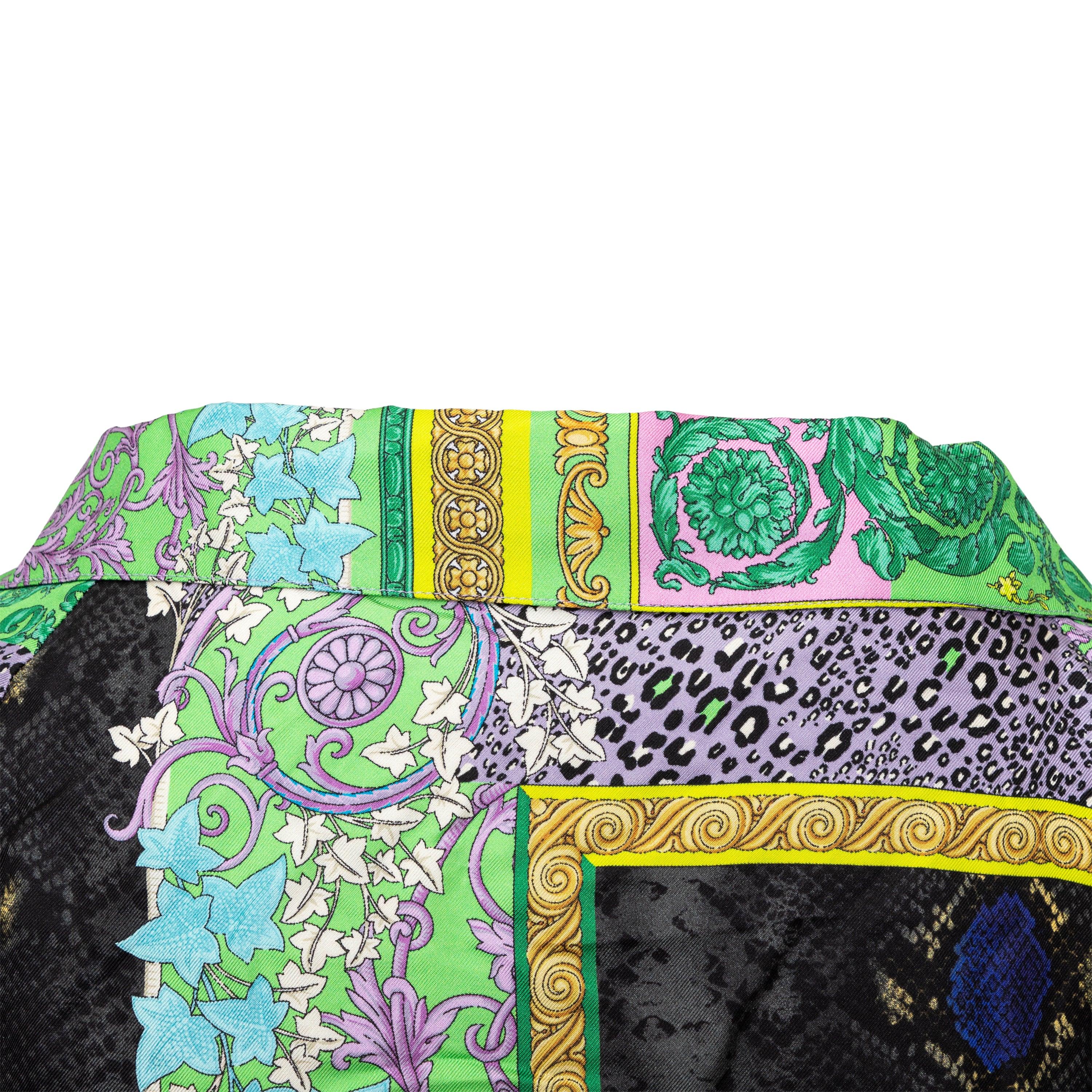 Versace Barockes Wickelhemd mit Druck - '10er Jahre im Angebot 1