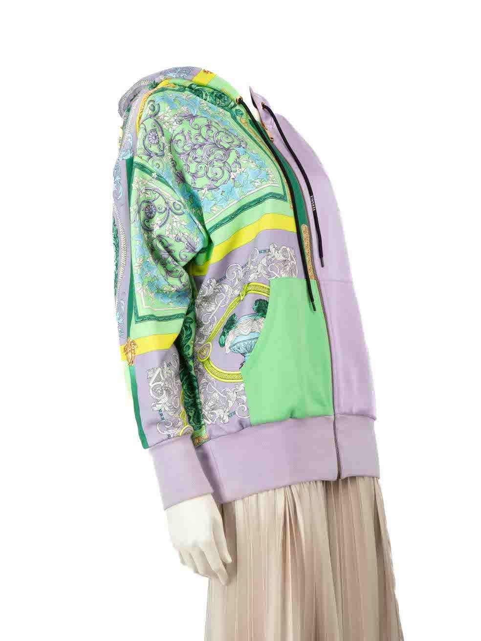 CONDITION is Very good. Minimal wear to Hoodie is evident. There is a small pull to the weave on the front left side of the hoodie and a small mark on the front left side next to the print of this Versace designer resale item.
 
 
 
 Details
 
 
