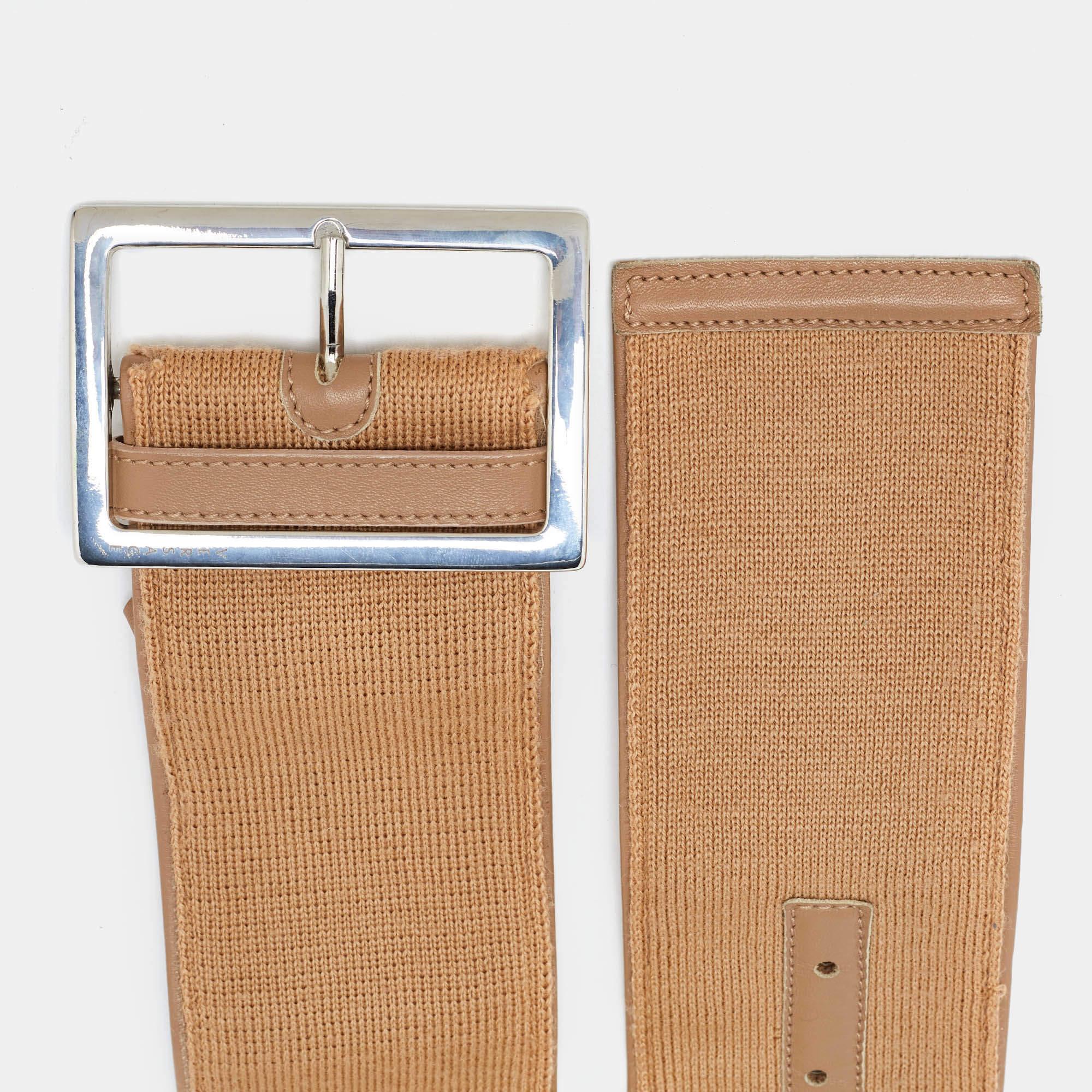 Versace Beige in tessuto e pelle con fibbia larga 110CM In condizioni buone in vendita a Dubai, Al Qouz 2
