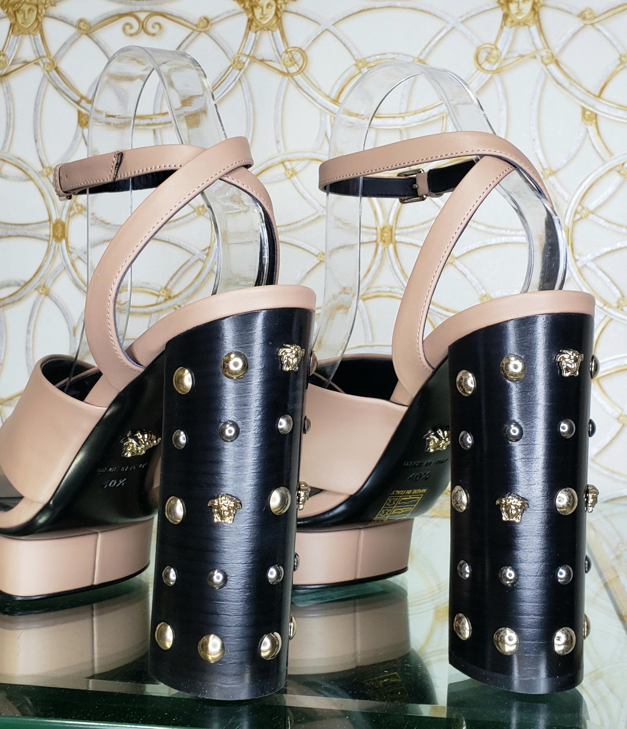 VERSACE BEIGE LEATHER SANDALS SHOES with GOLD MEDUSA STUDS  40.5 For Sale 1