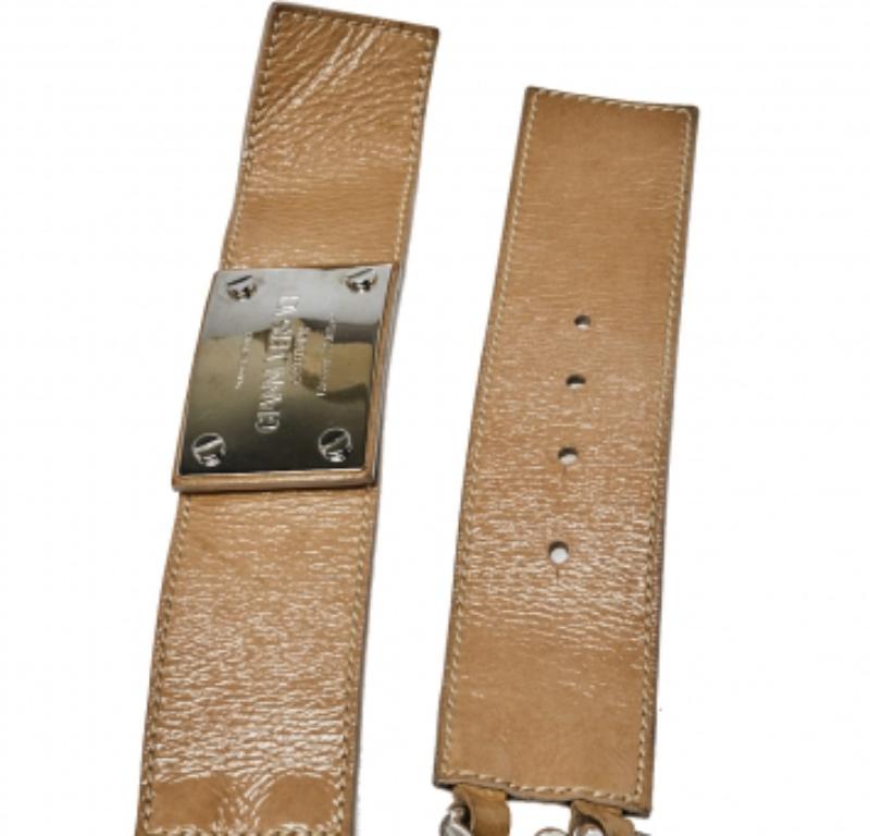 Women's Versace Beige Patent Leather and Chain Logo Plaque Belt 85CM For Sale