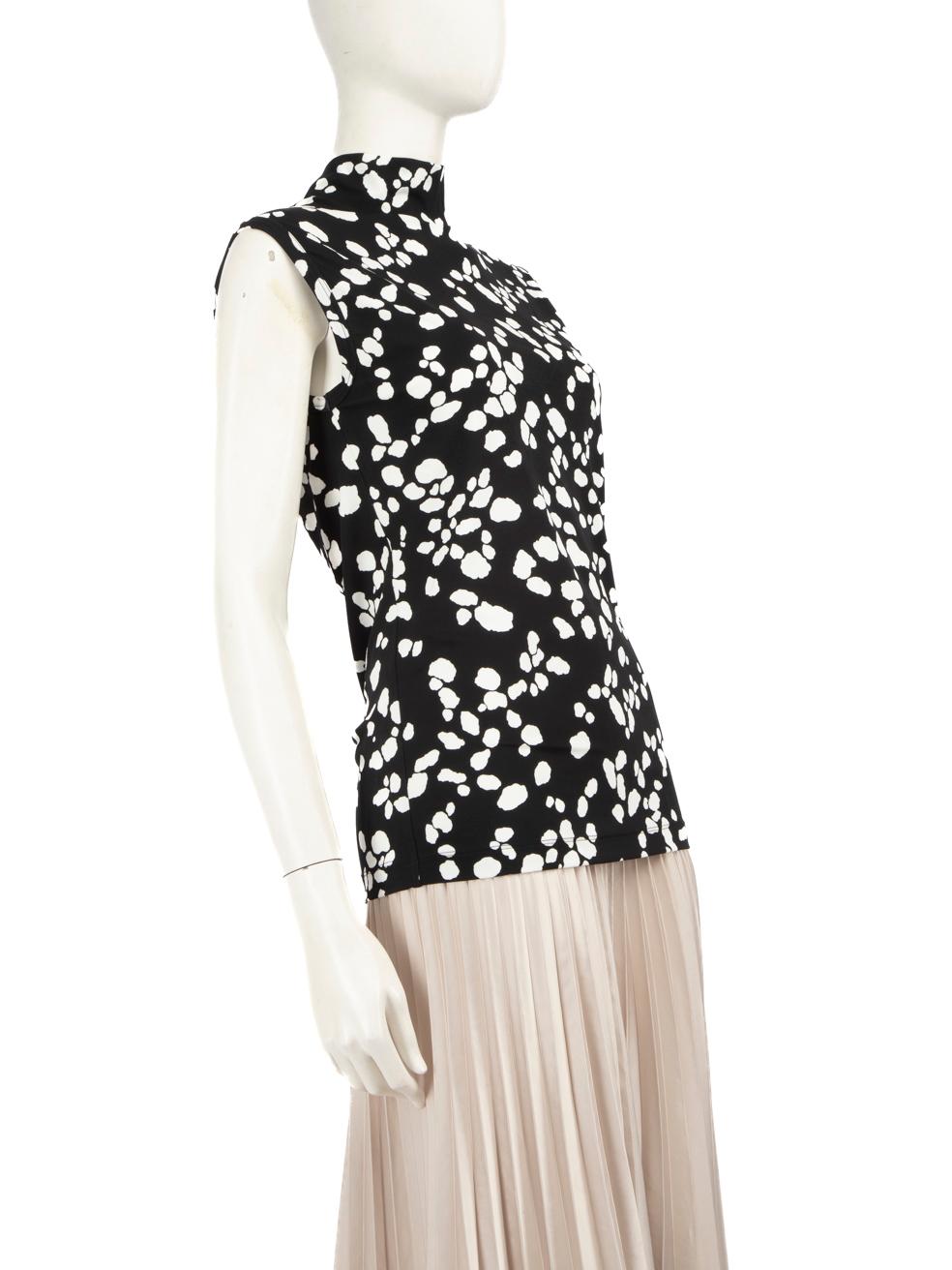 CONDITION is New with tags on this brand new Versace designer item.



Details


Black

Synthetic

Top

Abstract pattern

Sleeveless

Mock neck

Stretchy





Made in Italy



Composition

NO COMPOSITION LABEL BUT FEELS LIKE SYNTHETIC



Care