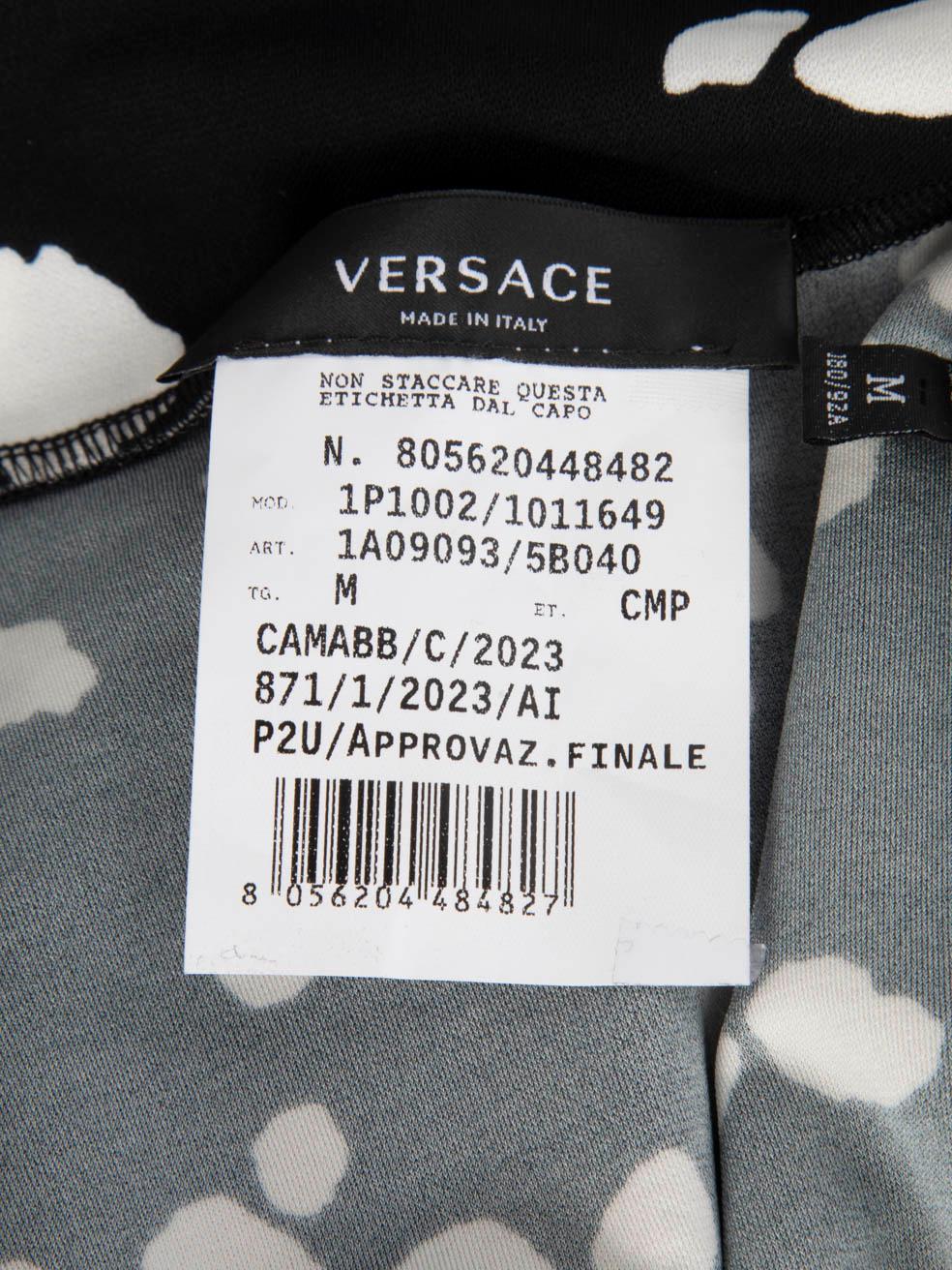 Top de cuello alto abstracto negro Versace Talla M en venta 1