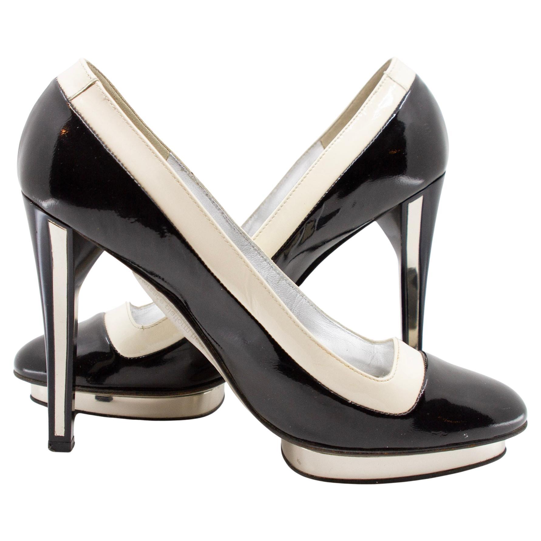 VERSACE black and white patent leather mirrored platforms, Size 38.5 For Sale