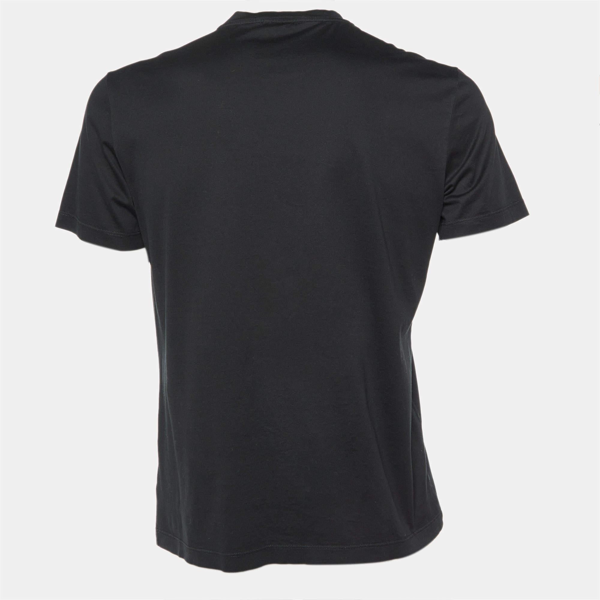 Des manches courtes, un ourlet droit et des imprimés baroques contribuent à créer ce magnifique t-shirt Versace. Il est fabriqué en coton pour une expérience de port sans effort.
