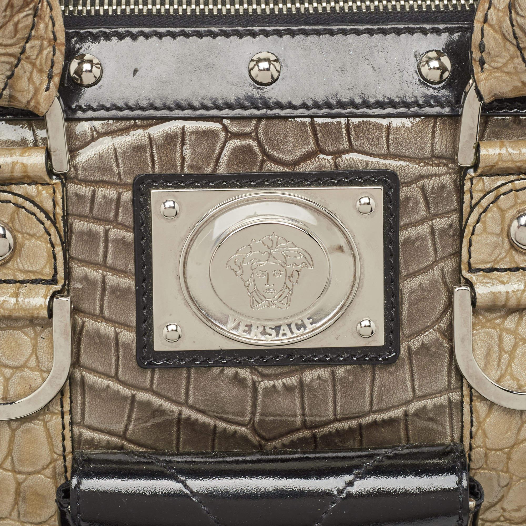 Versace - Cartable Madonna noir/beige en crocodile et cuir verni clouté en vente 3