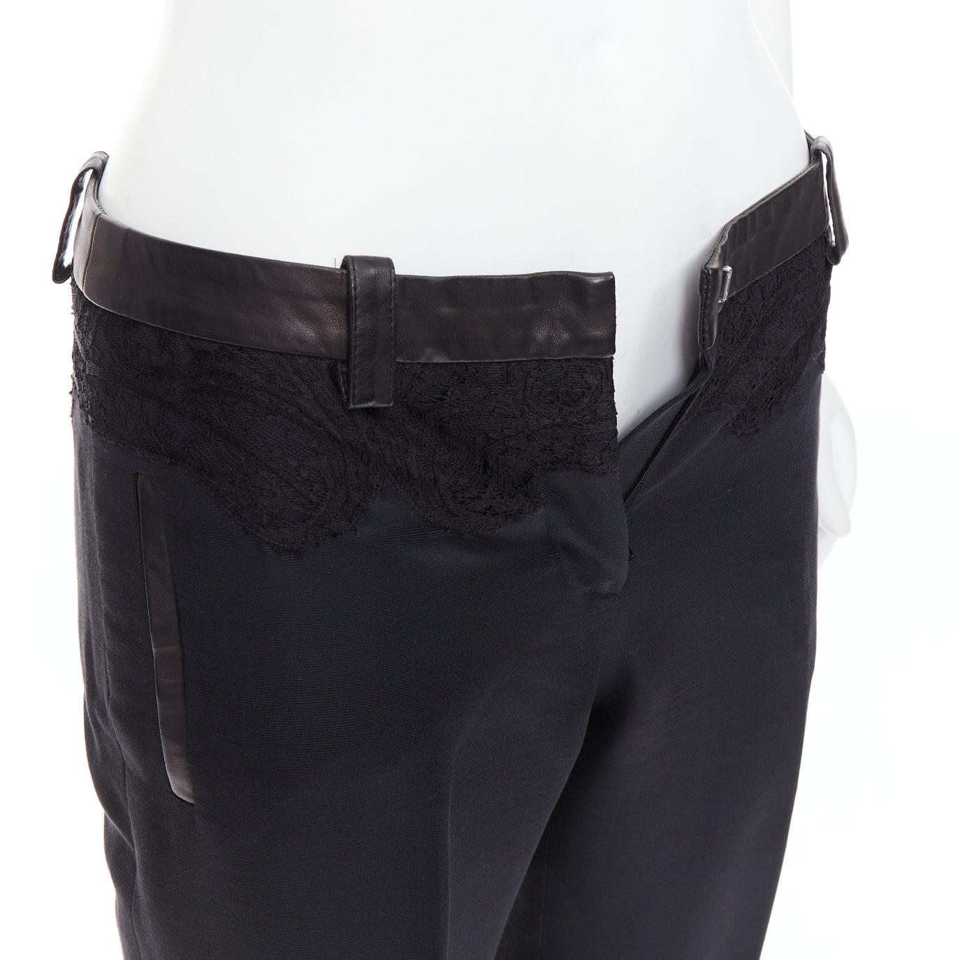 VERSACE noir coton mélangé dentelle cuir pantalon fuselé à la taille IT38 XS en vente 2