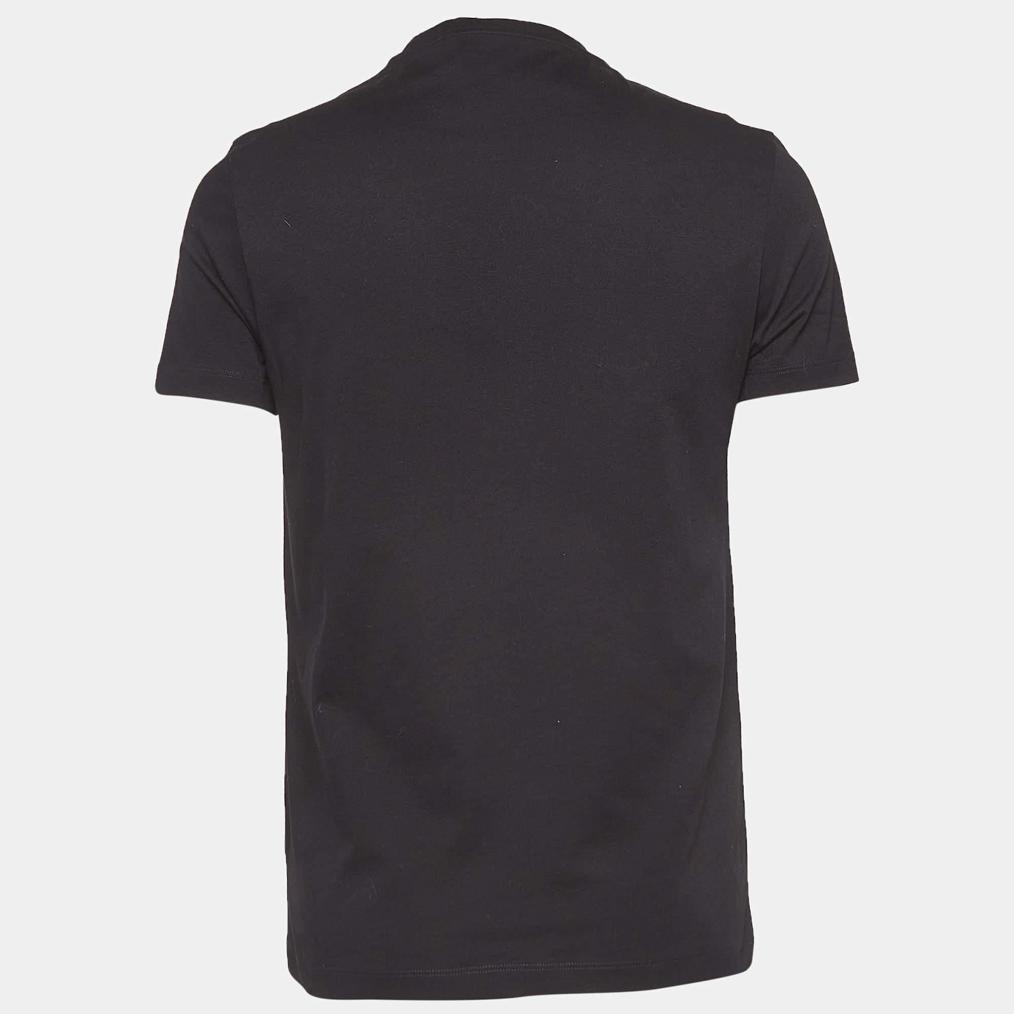 Perfect for casual outings or errands, this T-shirt is the best piece to feel comfortable and stylish in. It flaunts a catchy shade and a relaxed fit.

Includes: brand tag