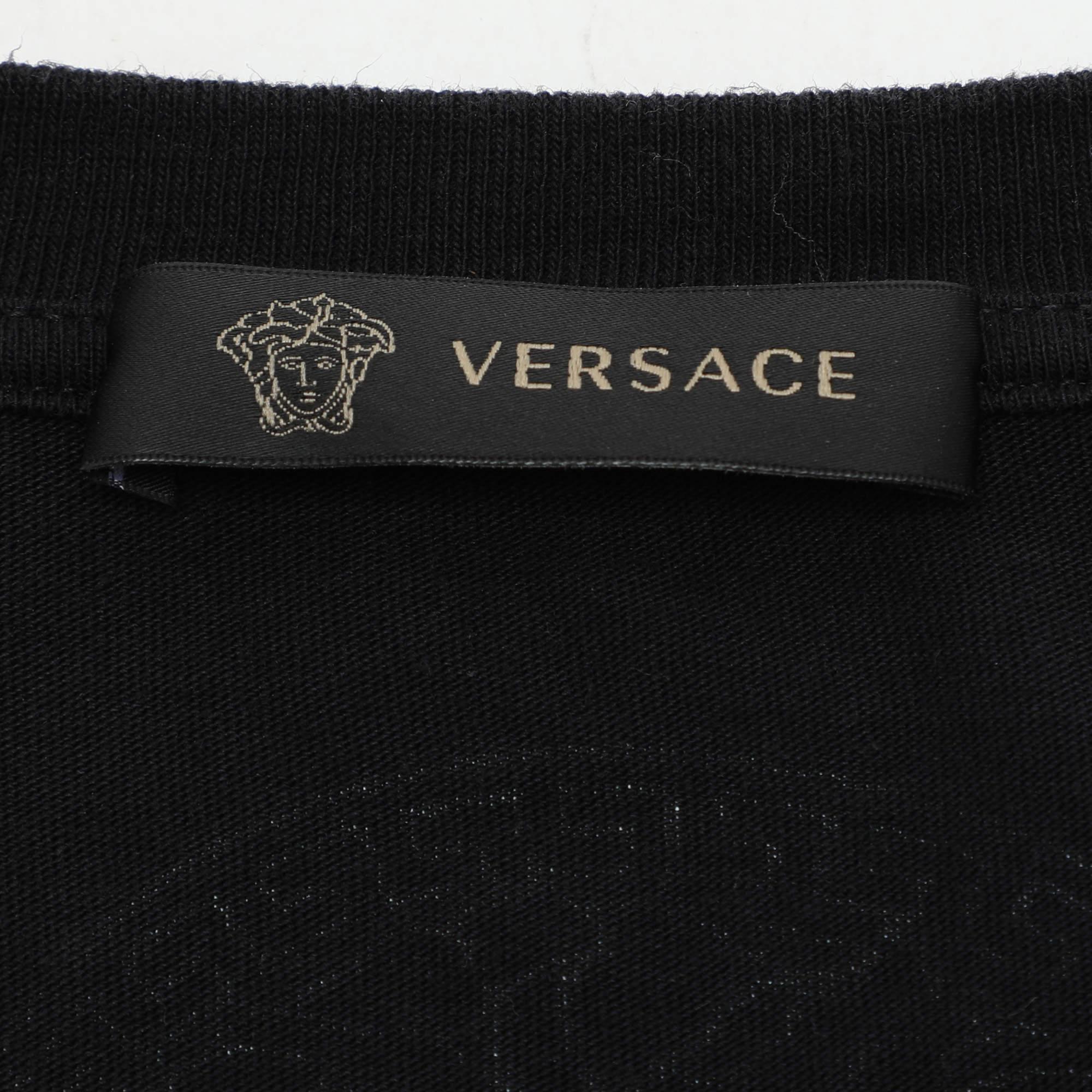 Camiseta estampada con logotipo de algodón negro Versace M en Bastante bueno estado para la venta en Dubai, Al Qouz 2