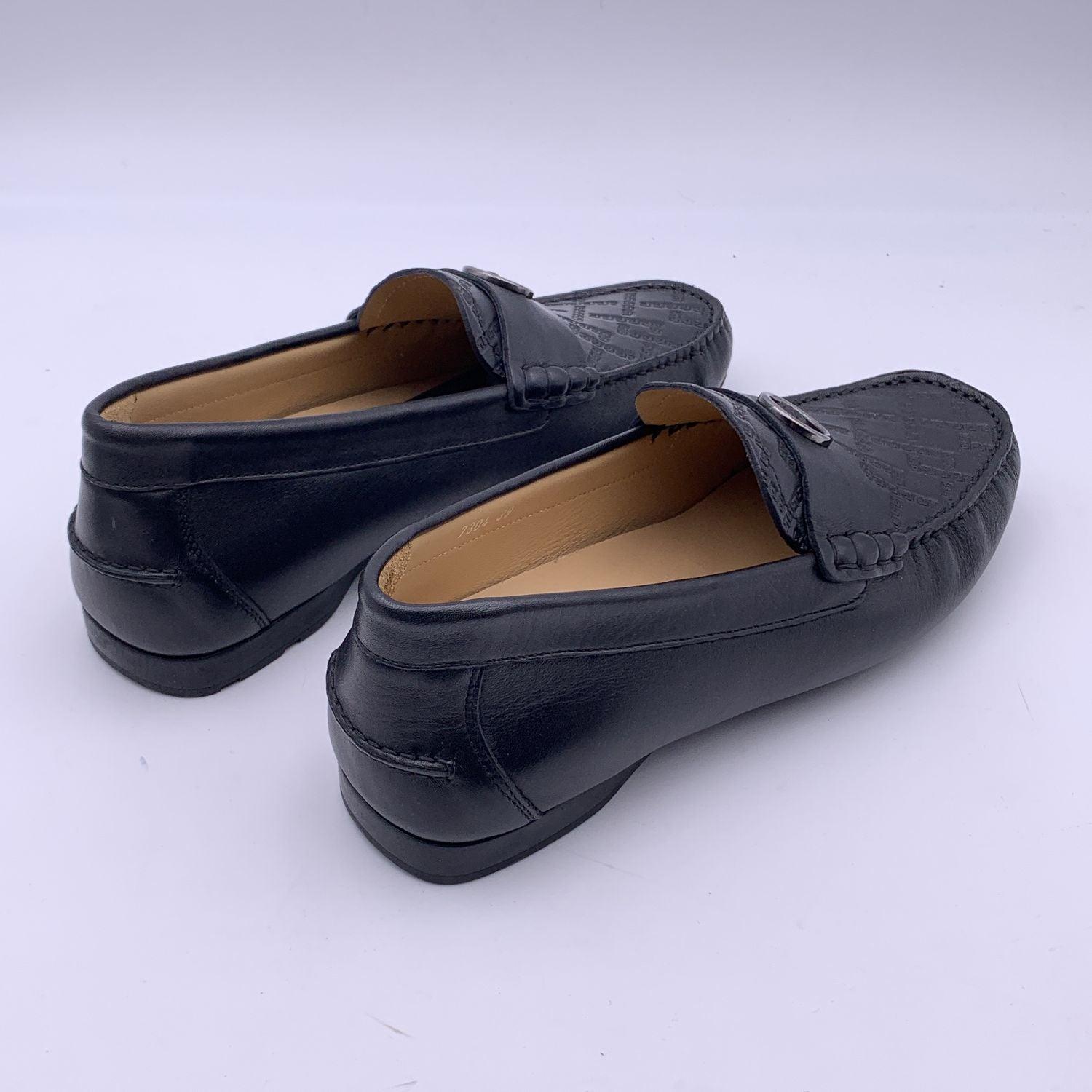 Versace Mocassins en cuir gaufré noir Mocassins Loafers Car Shoes Size 39 Excellent état à Rome, Rome