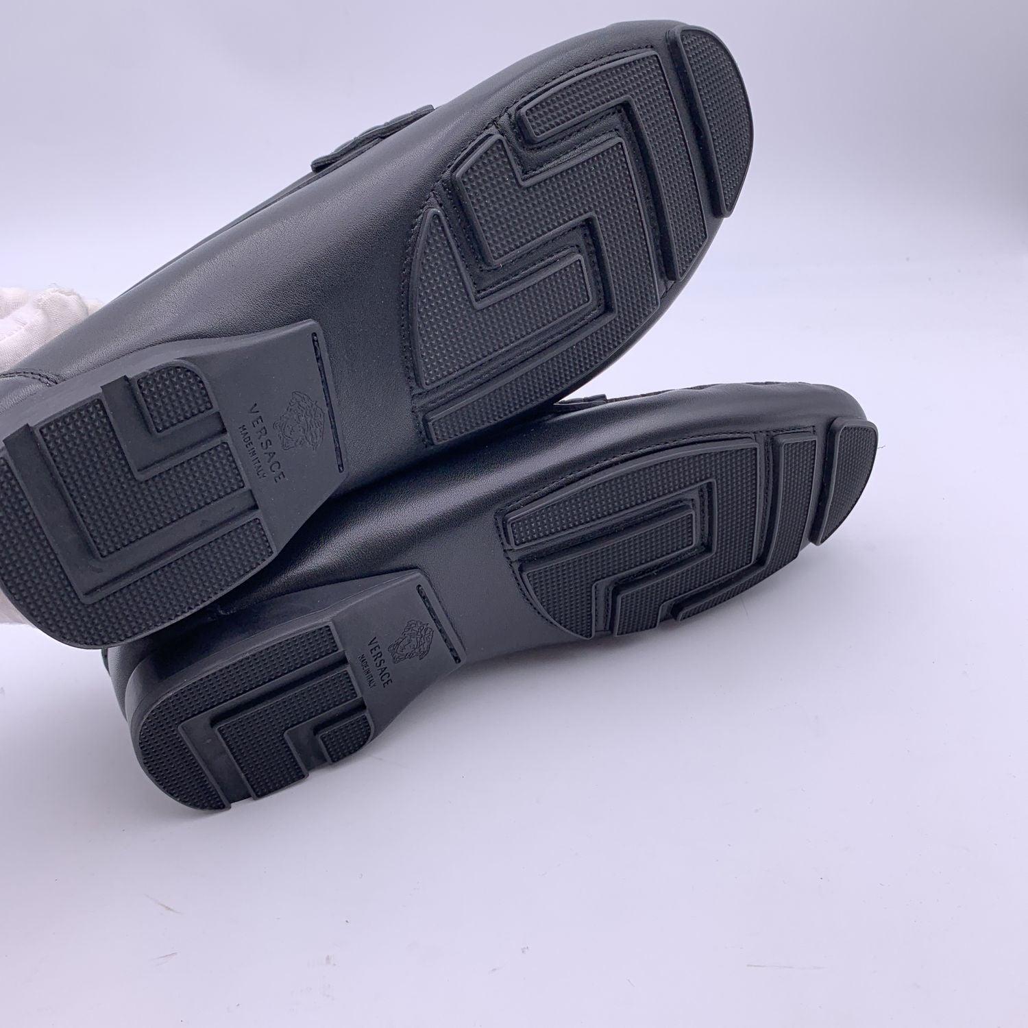  Versace Mocassins en cuir gaufré noir Mocassins Loafers Car Shoes Size 39 Pour femmes 