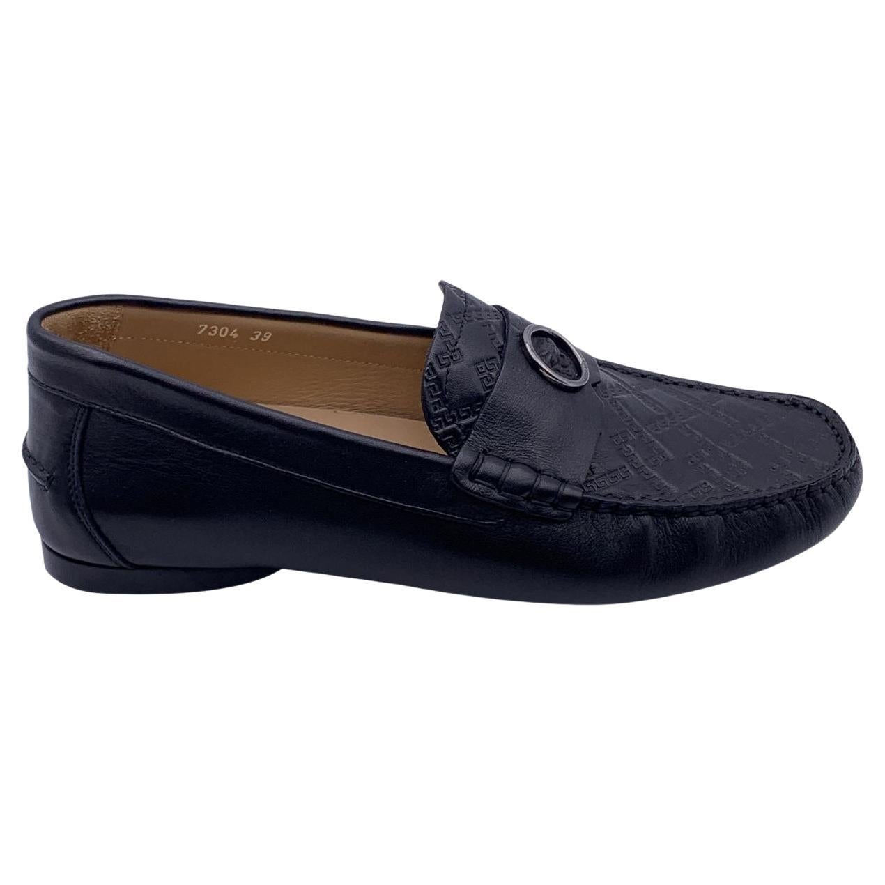 Mocassins Loafers Car Schuhe von Versace aus schwarzem geprägtem Leder mit Prägung, Größe 39