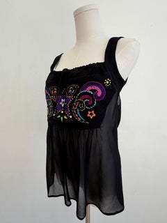 Versace Schwarzes Babydoll-Top aus besticktem Chiffon mit mehrfarbigem Barockmotiv