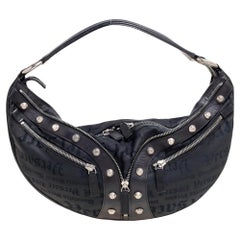 Versace Schwarzer bestickter Druck Stoff besetzte Hobo