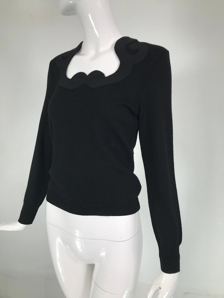 Versace Black Fine Wool Knit Sweater with Shaped Silk Neckband  In Good Condition For Sale In West Palm Beach, FL