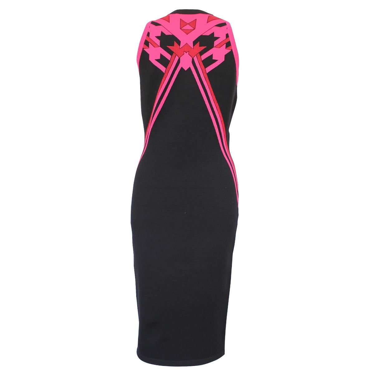 Beautiful fit for this Versace dress
Viscose (52%) Virgin wool (47%) Polyester
Black and fuchsia color
Sleeveless
Total length cm 103 (40.5 inches)
Worldwide express shipping included in the price !