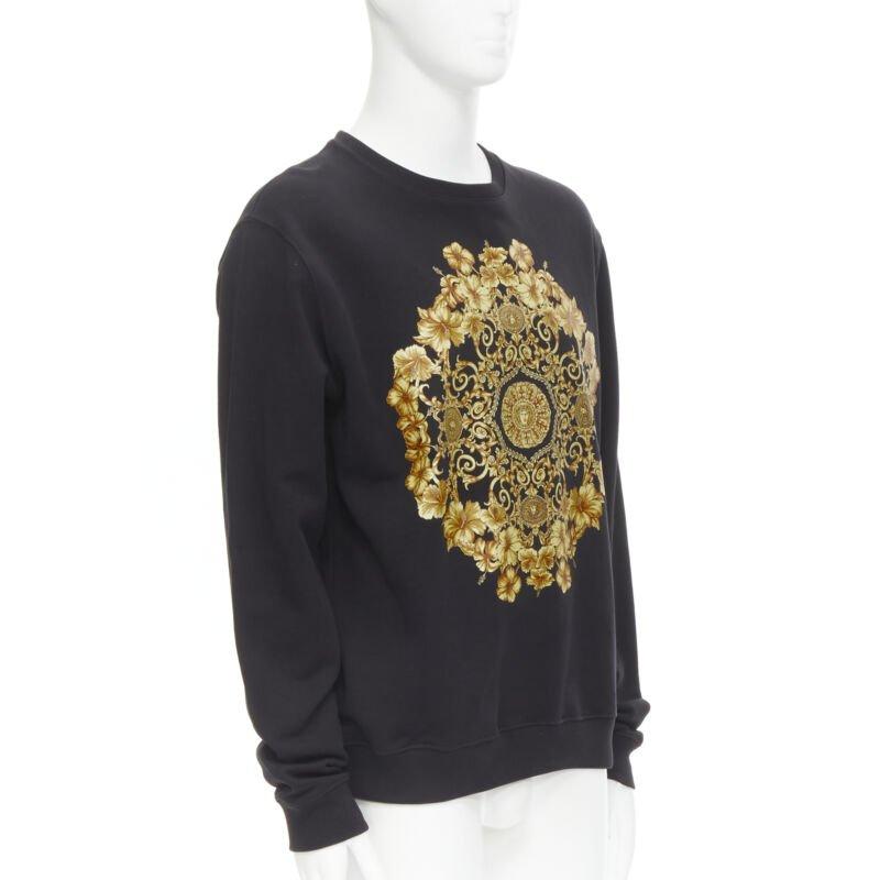 Noir VERSACE noir or Barocco Hibiscus Medusa coton crew pull S en vente