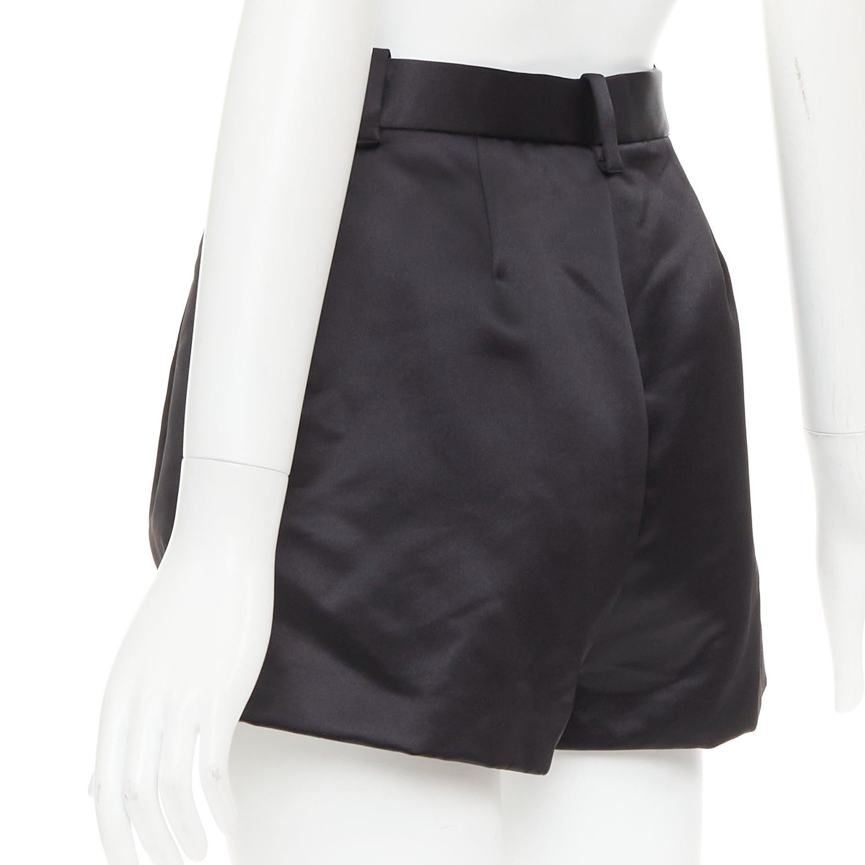 VERSACE Schwarzgold Greca bestickte Kristallbesätze Mini-Shorts IT40 S im Angebot 2