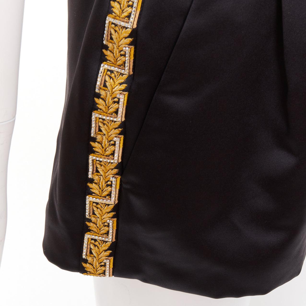 VERSACE Schwarzgold Greca bestickte Kristallbesätze Mini-Shorts IT40 S im Angebot 3