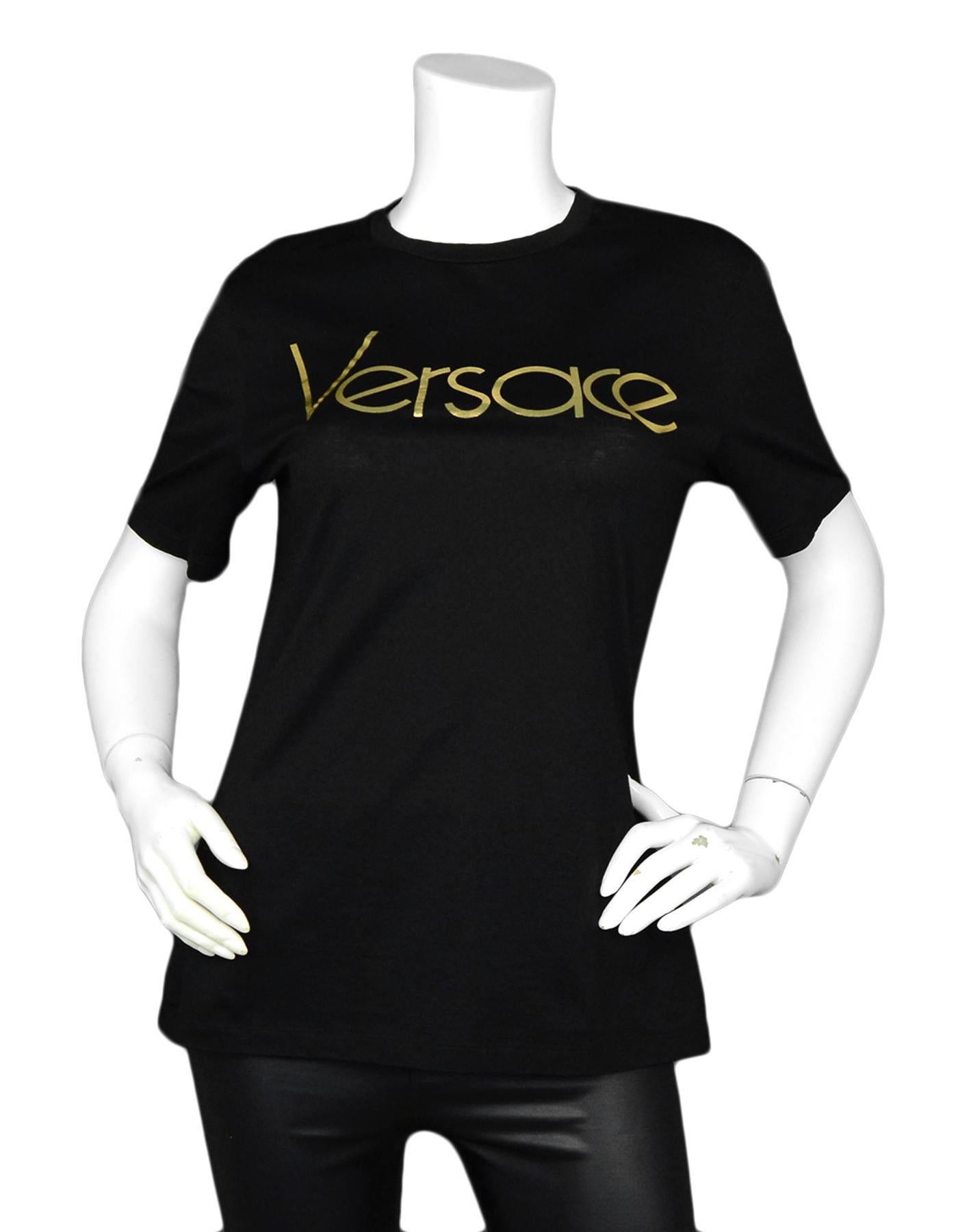 Versace Black/Gold Vintage Logo T-Shirt sz 40IT 4US

Made In: Italy
Color: Black Gold
Materials: 100% Cotton
Lining: 100% Cotton
Opening/Closure: Slip on
Overall Condition: Excellent pre-owned condition

Tag Size: 44IT 4US*Please refer to