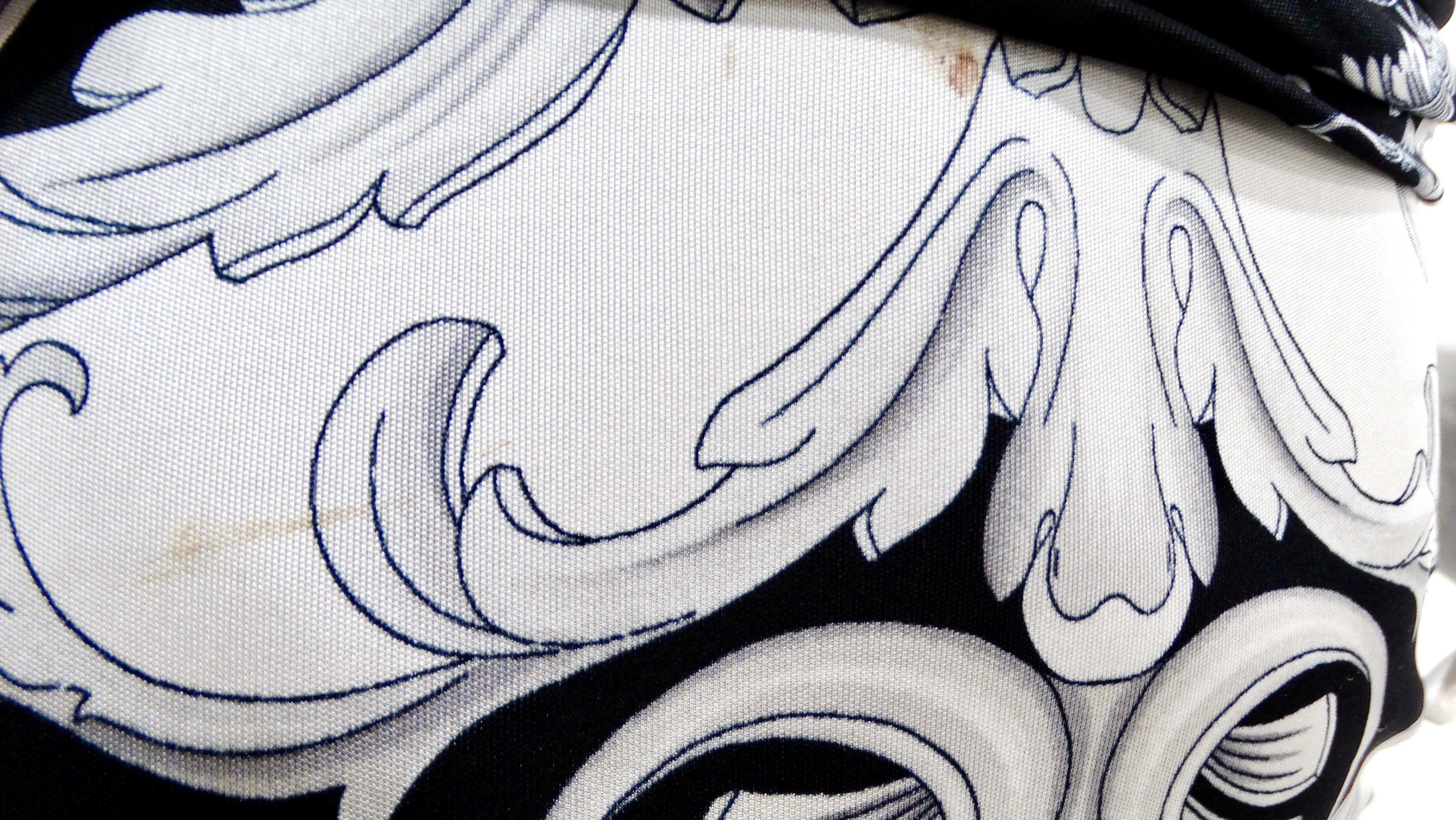 Versace - Vestito con stampa barocca in nero e grigio in vendita 1