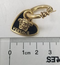 Versace Boucles d'oreilles cœurs noirs Love Versace