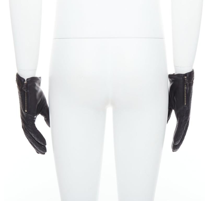 VERSACE Gants noirs en cuir matelassé avec logo Méduse argenté M Excellent état à Hong Kong, NT
