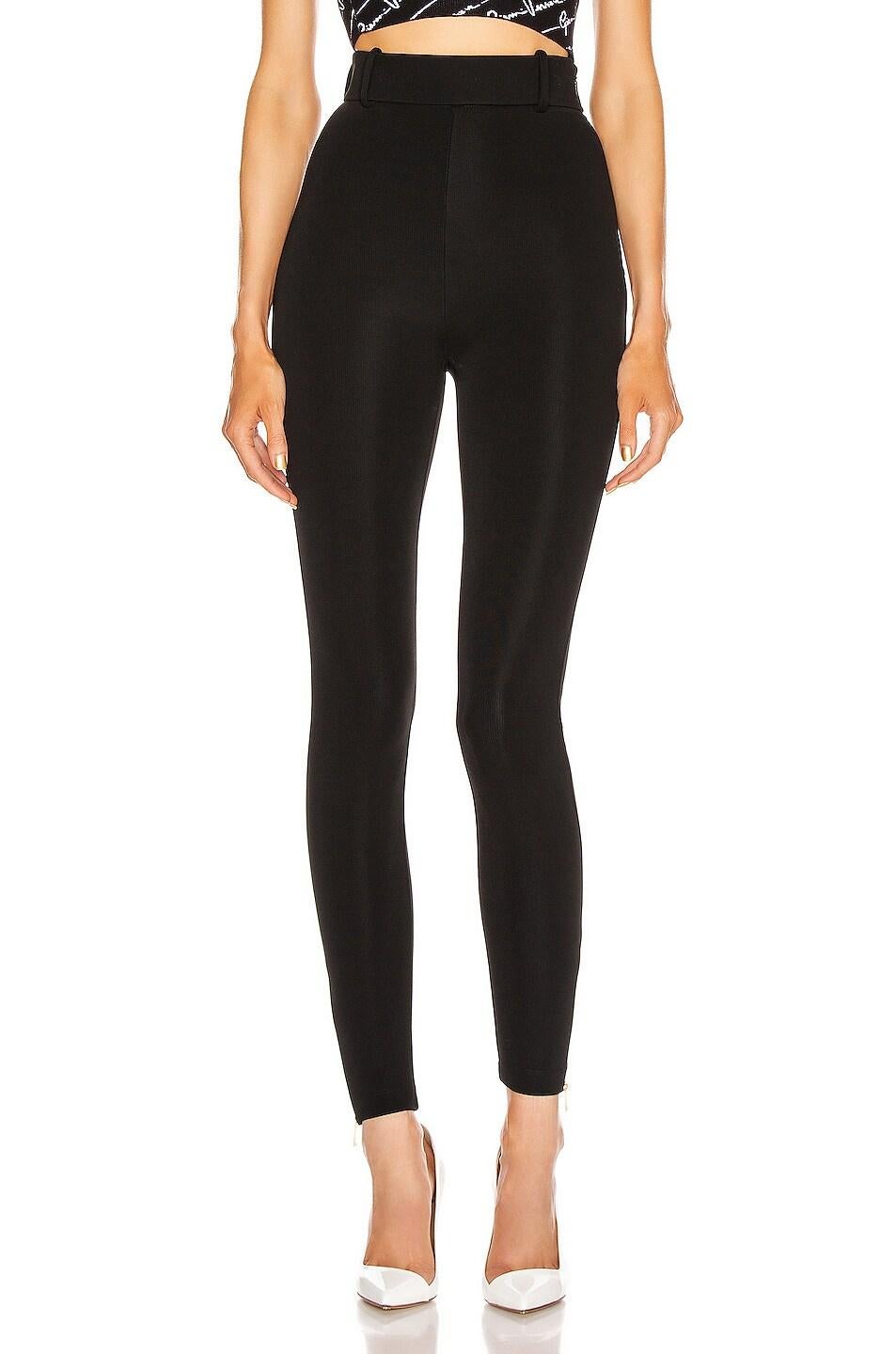 Die Versace Fall 2019 Runway Leggings aus schwarzem Jersey mit goldenen Reißverschlüssen an den Knöcheln sorgen für kühne Eleganz. Diese Leggings wurden für modebewusste Menschen entworfen und verbinden luxuriösen Komfort mit edler Raffinesse. Der