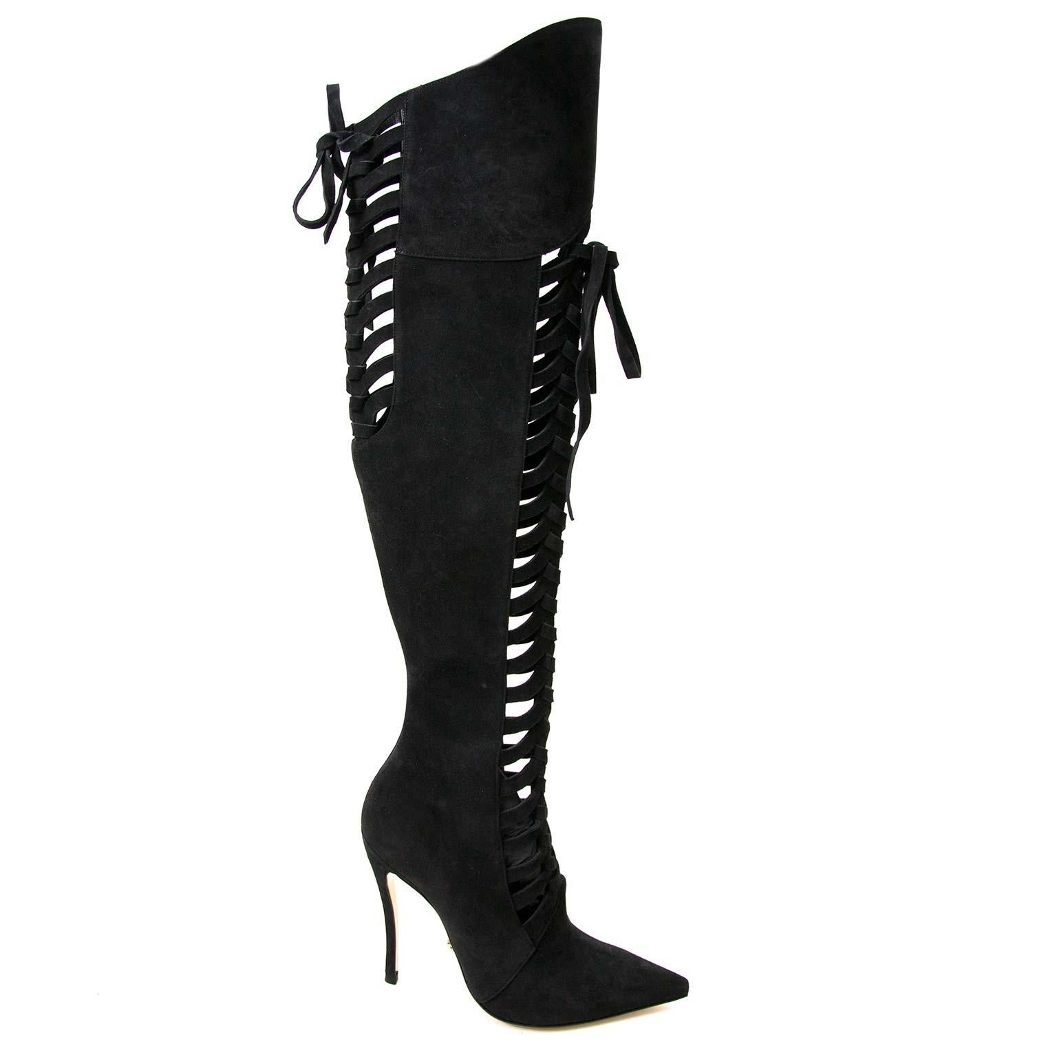 Versace Black Lace Up Boots - size 37 In Excellent Condition For Sale In Antwerp, BE