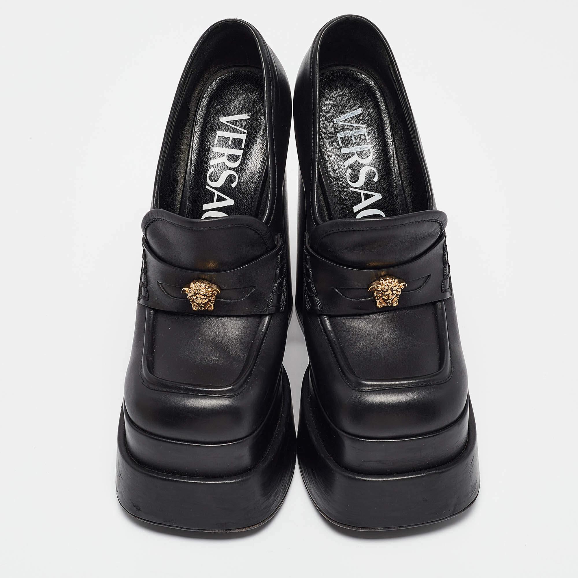 Versace Black Leather Aevitas Block Heel Pumps Size 36 In Good Condition For Sale In Dubai, Al Qouz 2