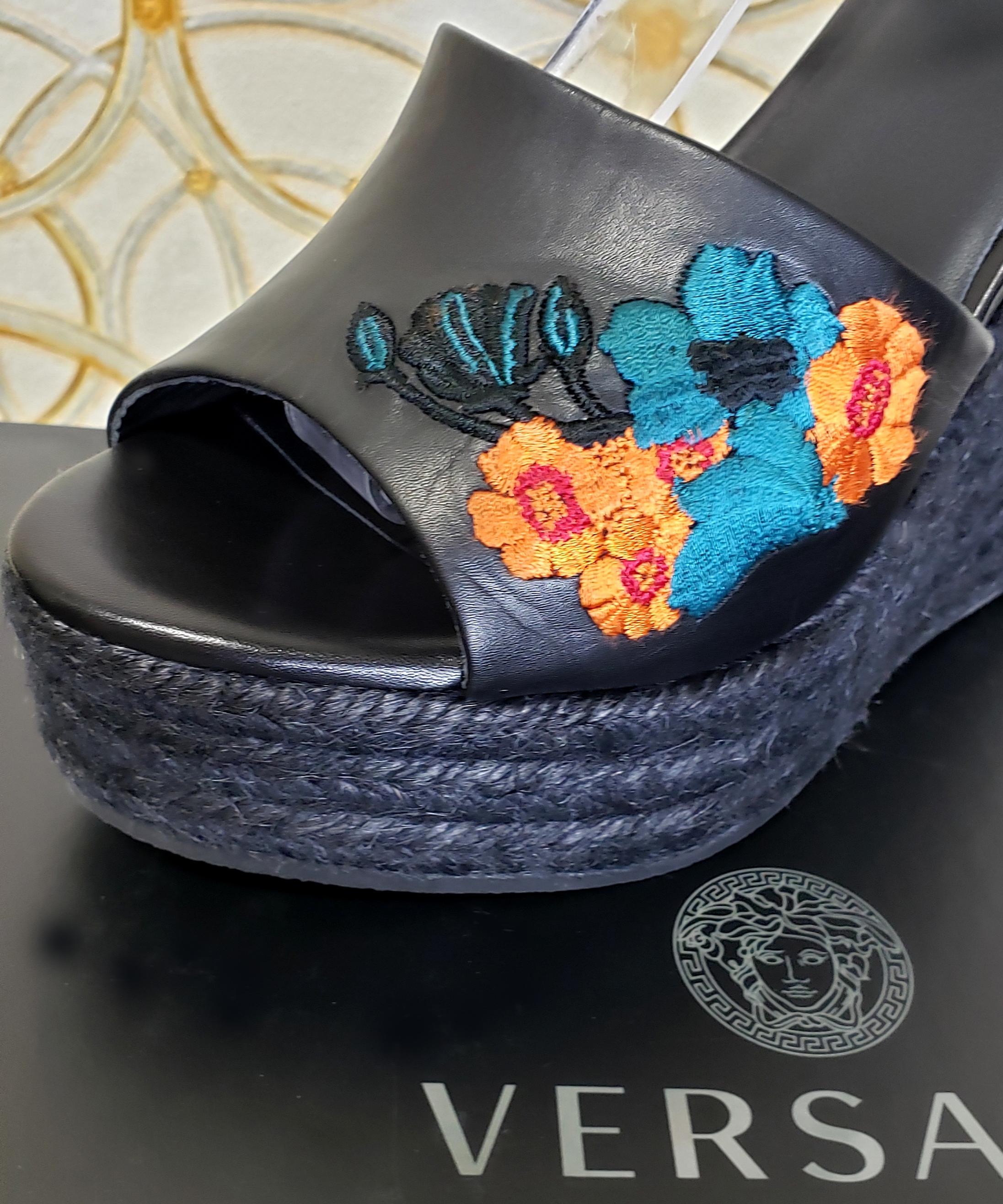 VERSACE BLACK LEATHER and FLORAL EMBROIDERED WEDGE SANDALS 38.5, 39 In New Condition For Sale In Montgomery, TX