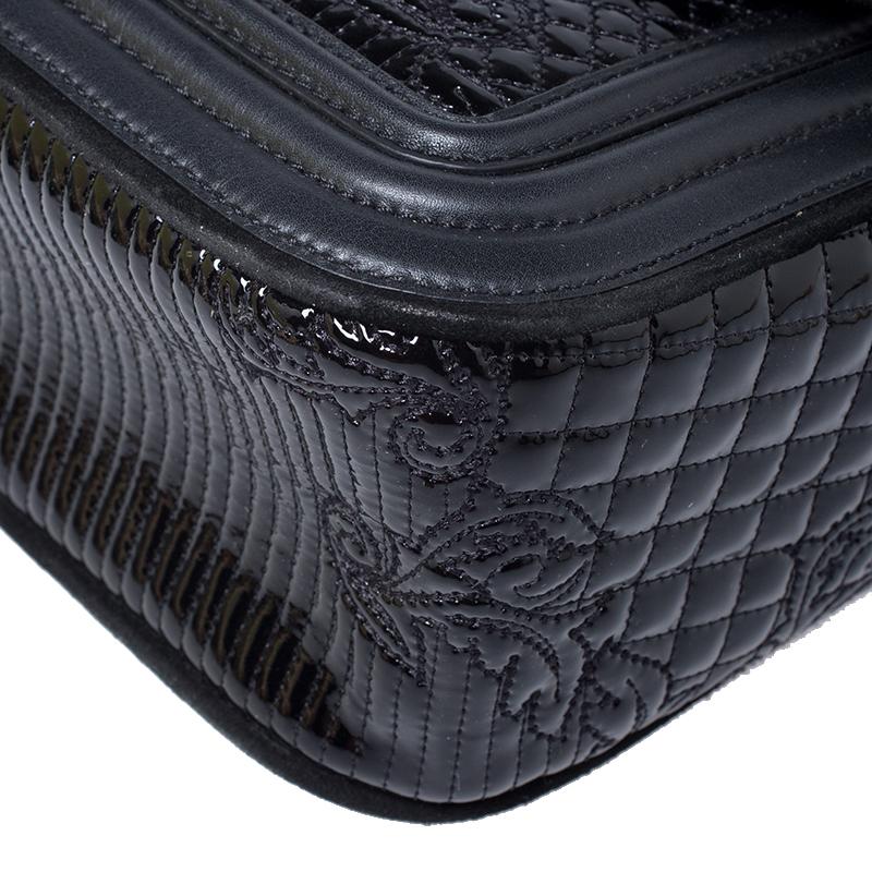 Versace Schwarze Umhängetasche aus Leder und Lackleder mit Kettenverschluss 3
