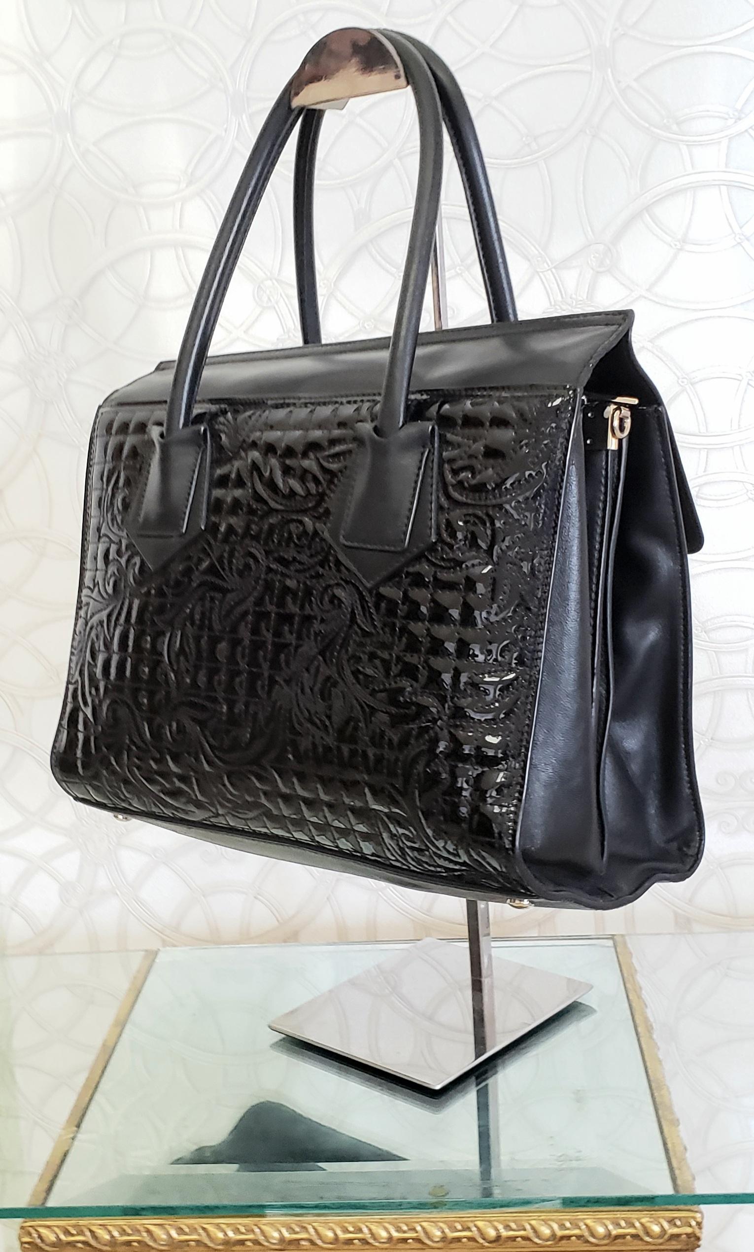 VERSACE BLACK LEATHER and PATENT QUILTED VANITAS BAROQUE HANDBAG/SHOULDER BAG In Excellent Condition For Sale In Montgomery, TX