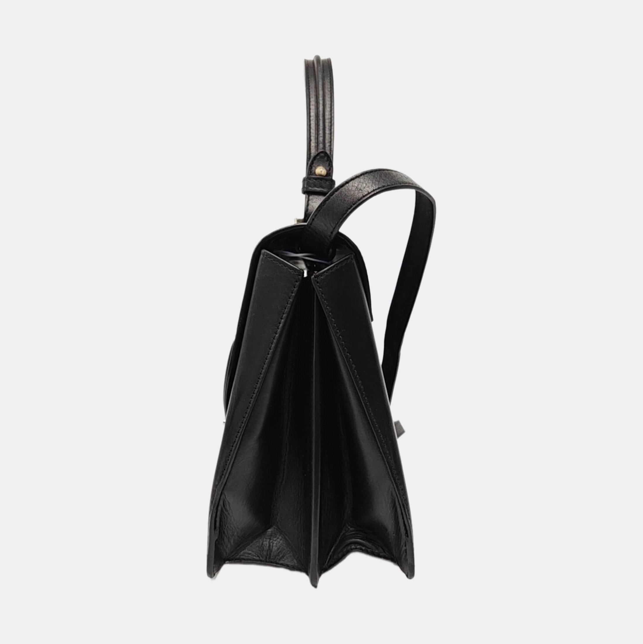 Versace Black Leather Applique Studded Flap Top Handle Crossbody Bag Excellent état - En vente à AUBERVILLIERS, FR