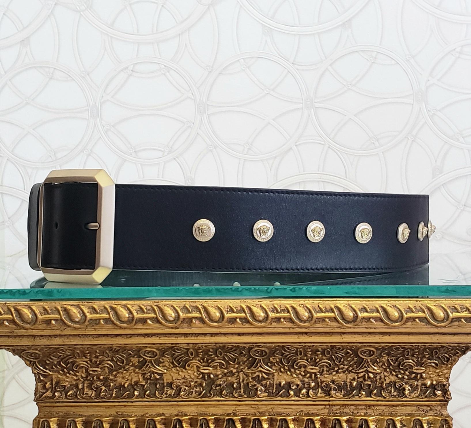 S/13 L# 12 VERSACE BLACK LEATHER BELT w/LIGHT GOLD MEDUSA GREEK KEY STUDS 85/34 In New Condition For Sale In Montgomery, TX