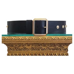 Versace, ceinture en cuir noir S/13 L# 12 avec clous MEDUSA GREEK en or clair 85/34