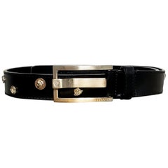 Versace, ceinture en cuir noir avec clous MEDUSA plaqués or clair, 90/36