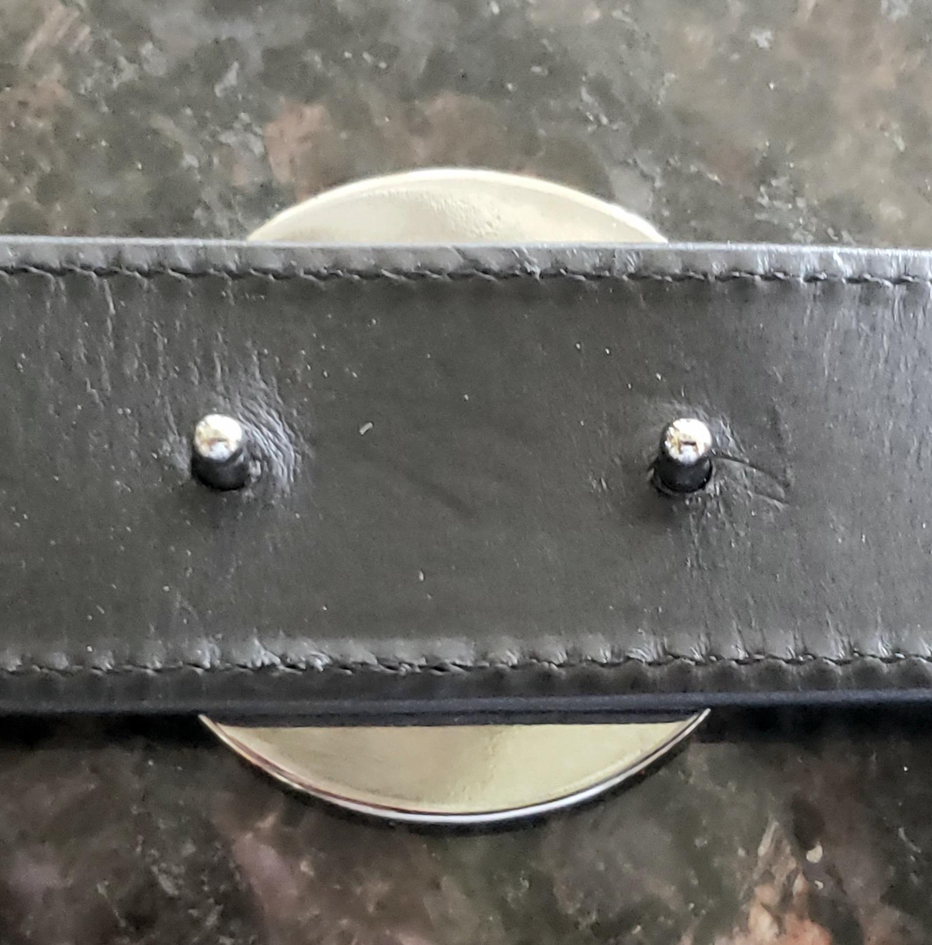 VERSACE BLACK LEATHER BELT with TITANIUM color MEDUSA ROUND GROOVED BUCKLE 90/36 In New Condition For Sale In Montgomery, TX