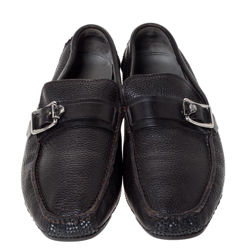 Versace Black Leather Buckle Detail Slip On Loafers Size 43 In Good Condition In Dubai, Al Qouz 2