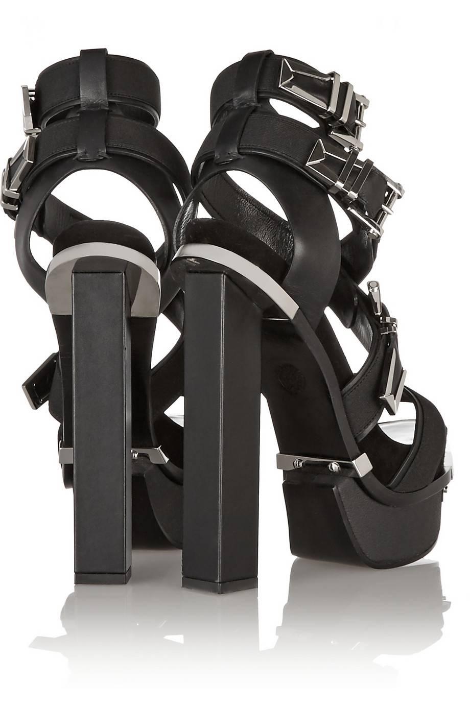VERSACE Black Leather Canvas Platform Sandals size IT 40 - US 10 In Excellent Condition In Montgomery, TX