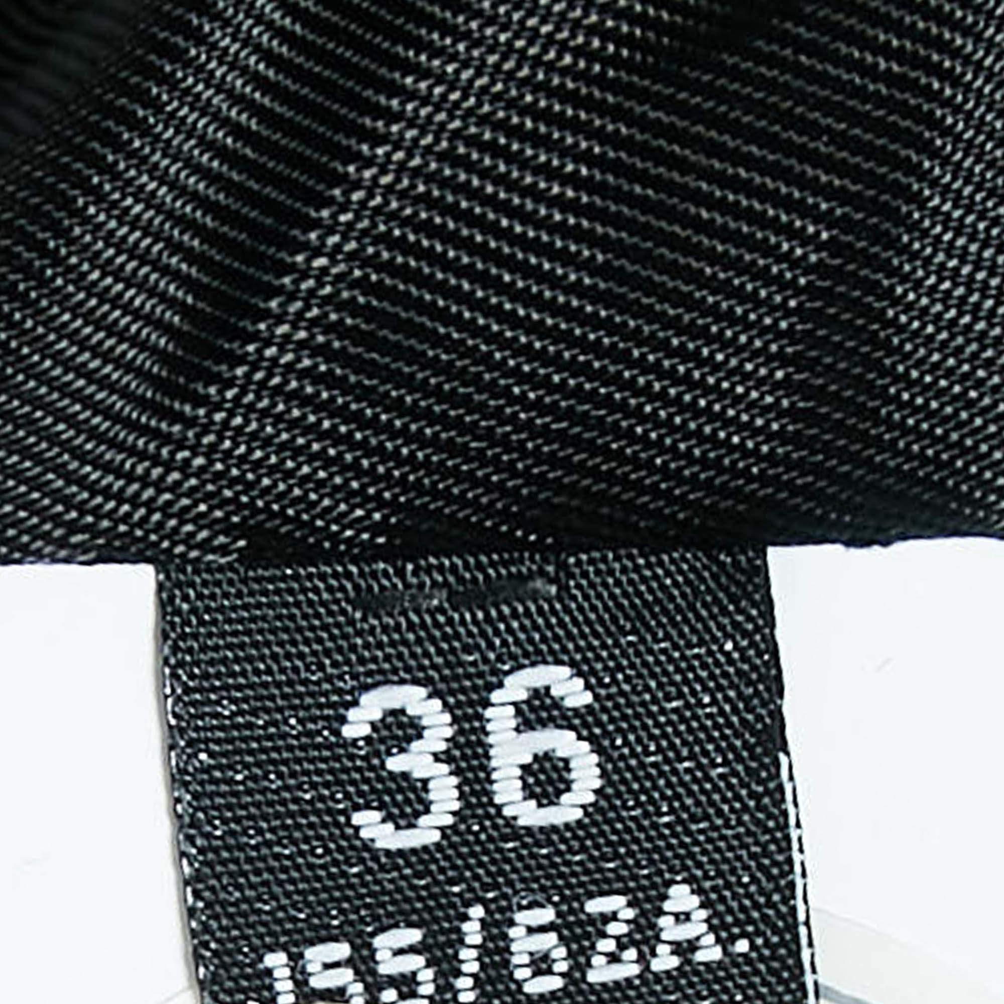Donna Versace Mini gonna con inserto a catena in pelle nera XS in vendita