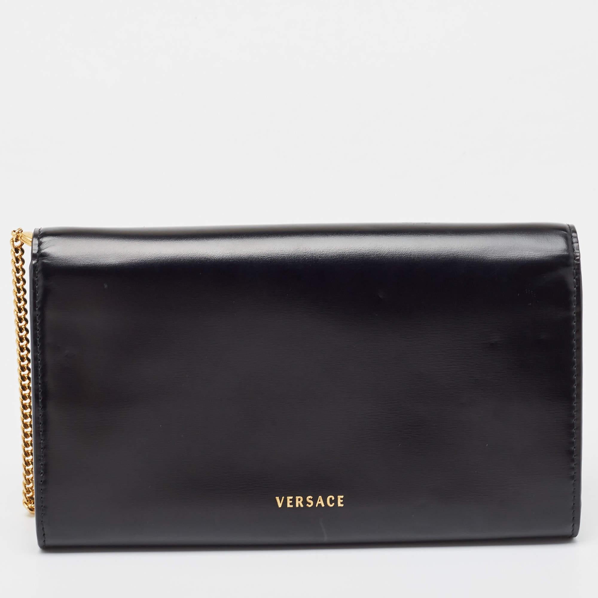 Functional and fashionable, this clutch is a classy styling choice. It is crafted from quality materials, and its lined interior will keep your evening essentials in a neat way.

Includes: Original Box, Brand Dustbag, Detachable Chain Strap
