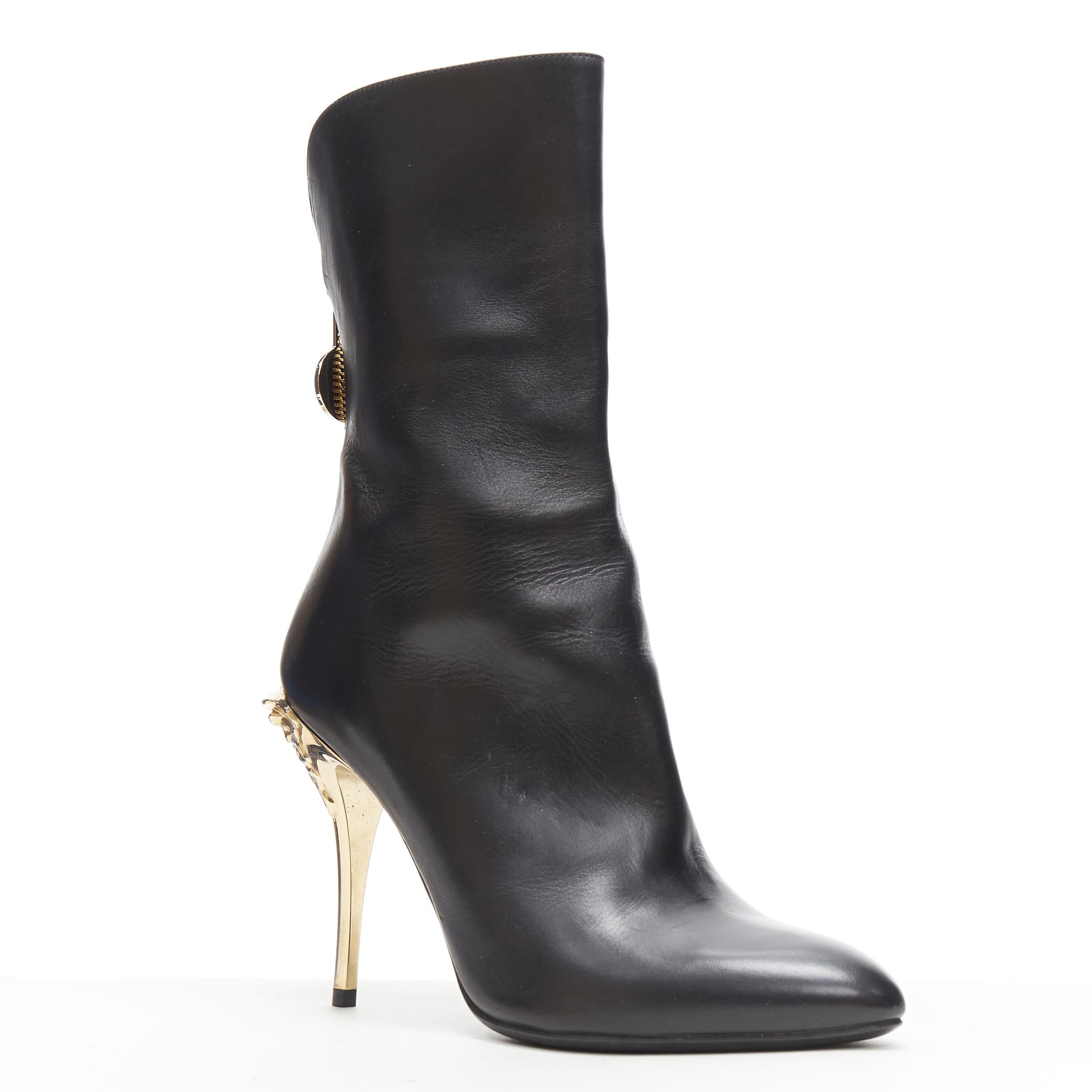 VERSACE piel negra dorada Medusa tacón cremallera trasera vaquero botín EU36.5 Negro