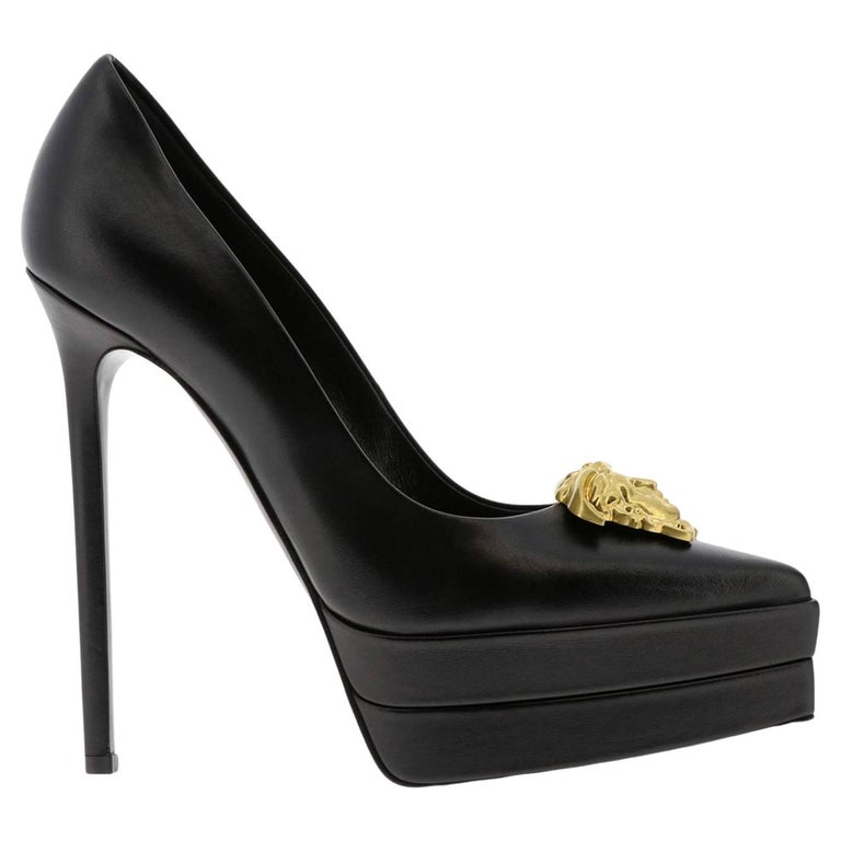 Versace - Escarpins à plateforme Medusa Palazzo en cuir noir et or, taille  40 En vente sur 1stDibs