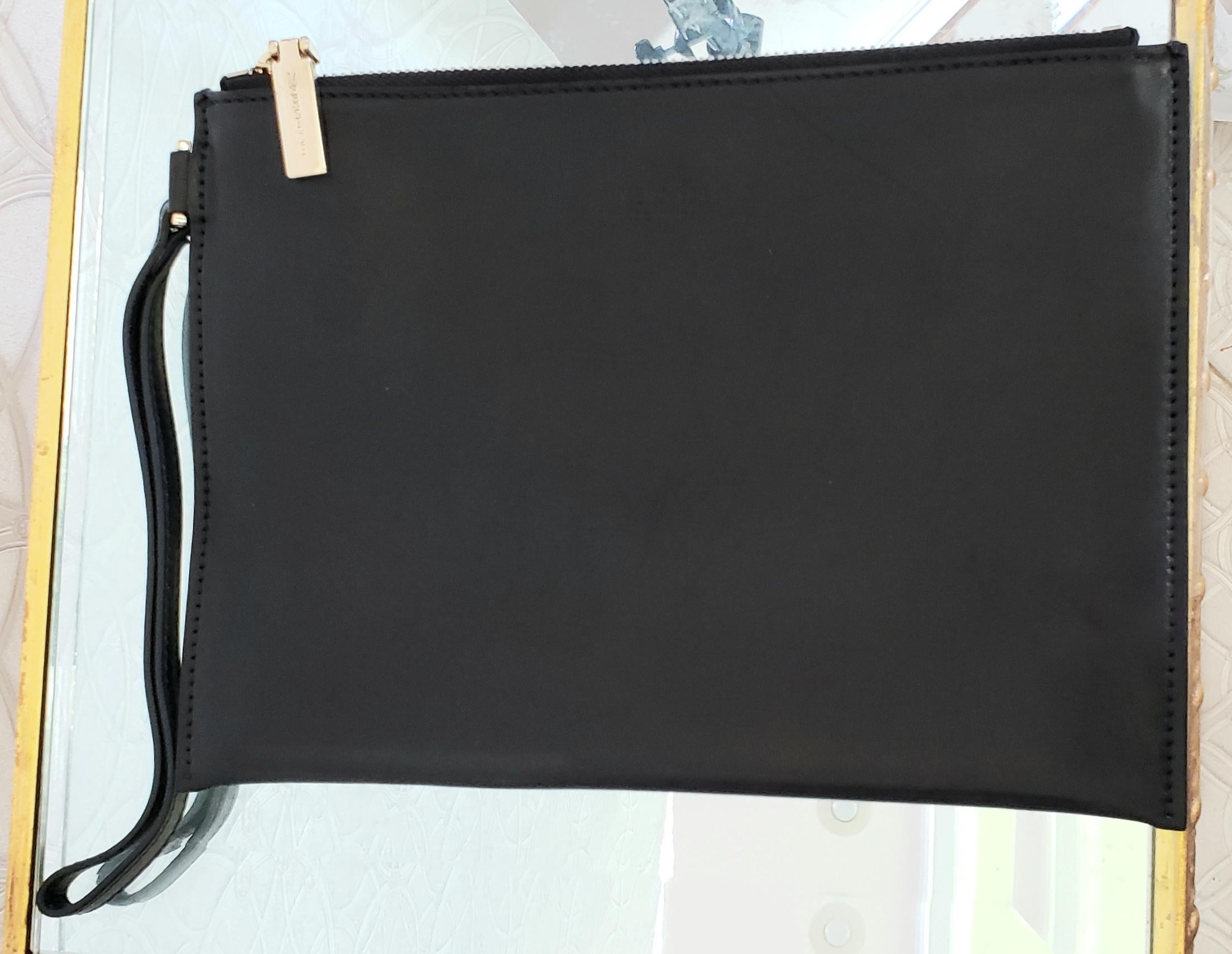 VERSACE BLACK LEATHER HANDBAG/SHOULDER BAG w/REMOVABLE PACKET PURSE For Sale 1