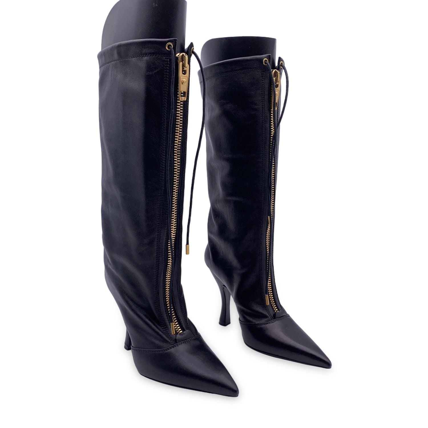 Versace Black Leather Heeled Boots with Central Zip Size 36 In Excellent Condition For Sale In Rome, Rome