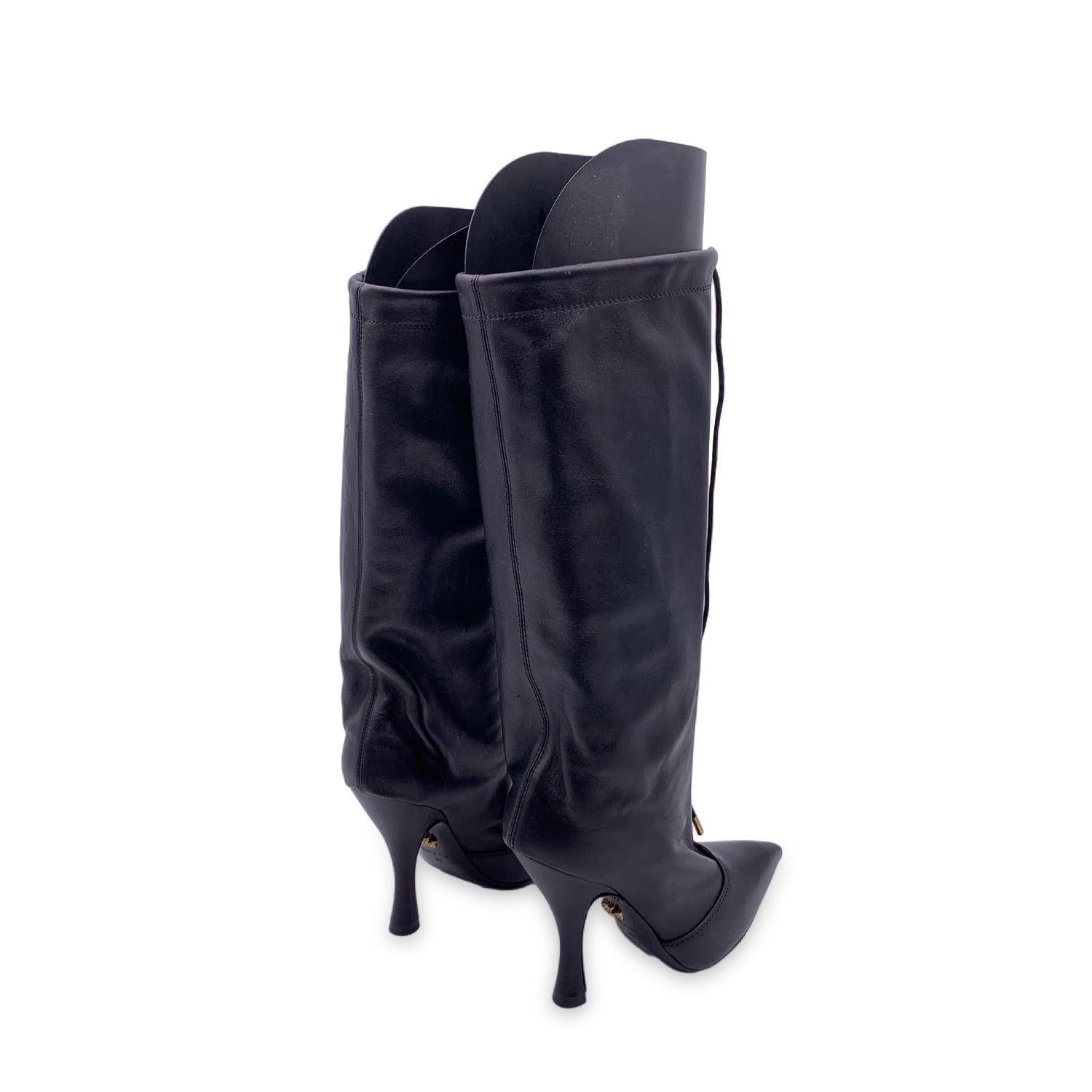 Women's Versace Black Leather Heeled Boots with Central Zip Size 36 For Sale
